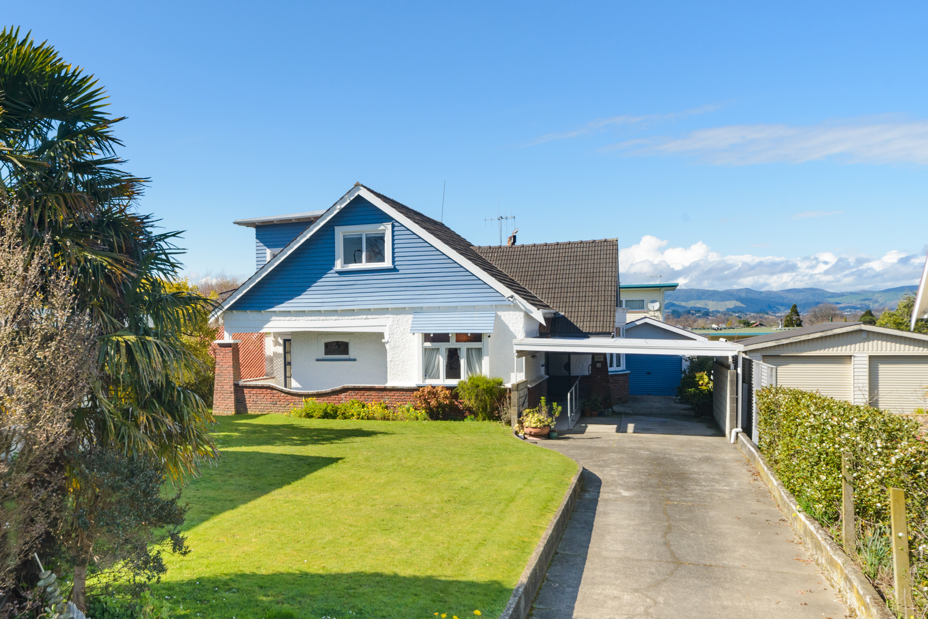 Property Picture: Charming Character Home + Office / Flatette