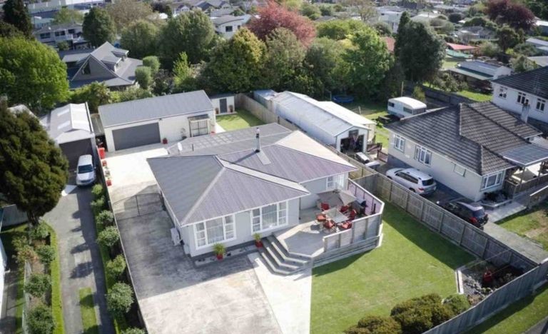 Property Picture: HOUSE & INCOME POTENTIAL - LOCATION