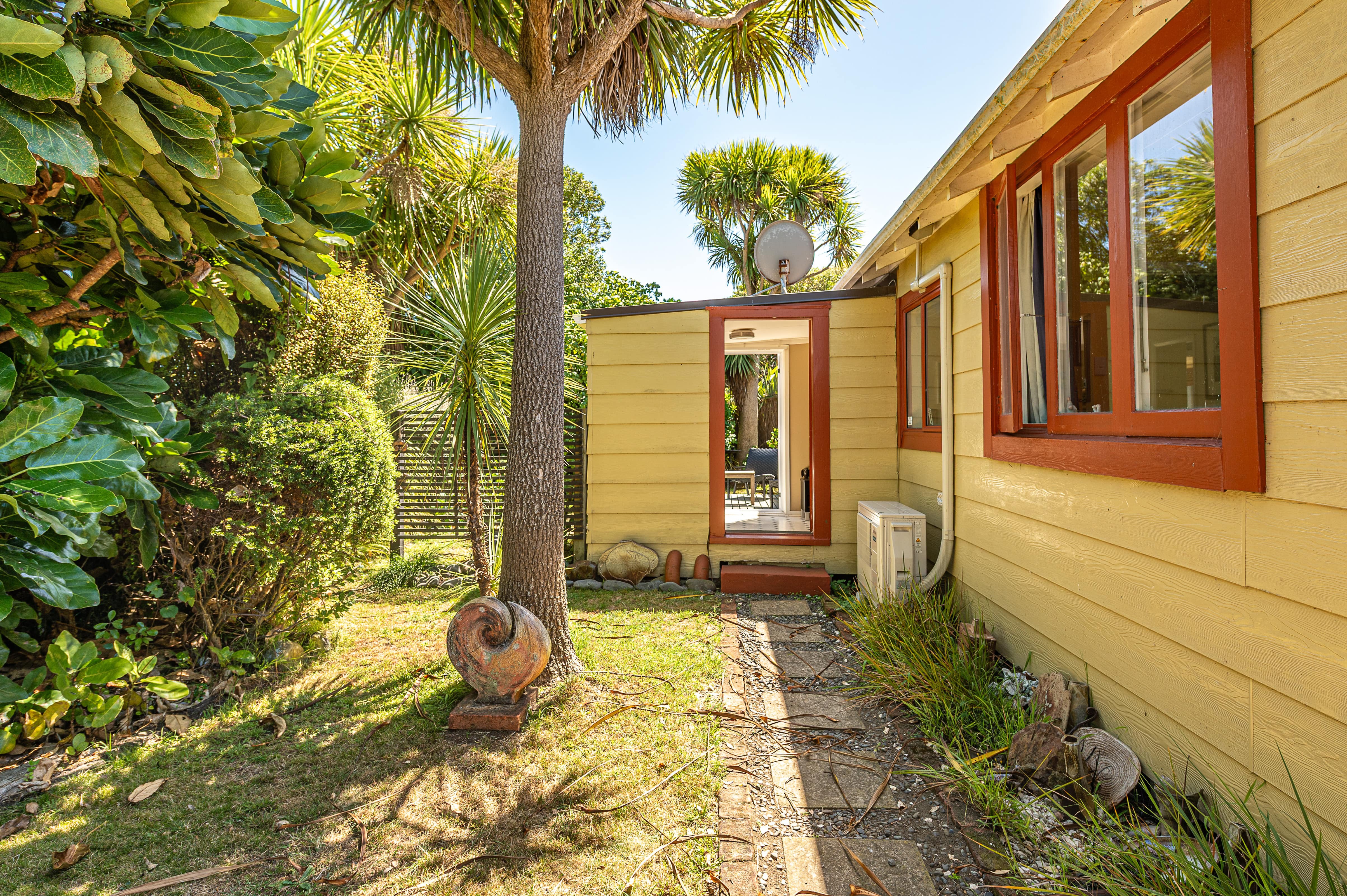 Property Picture: Retreat to Nature in Your Very Own Coastal Cottage