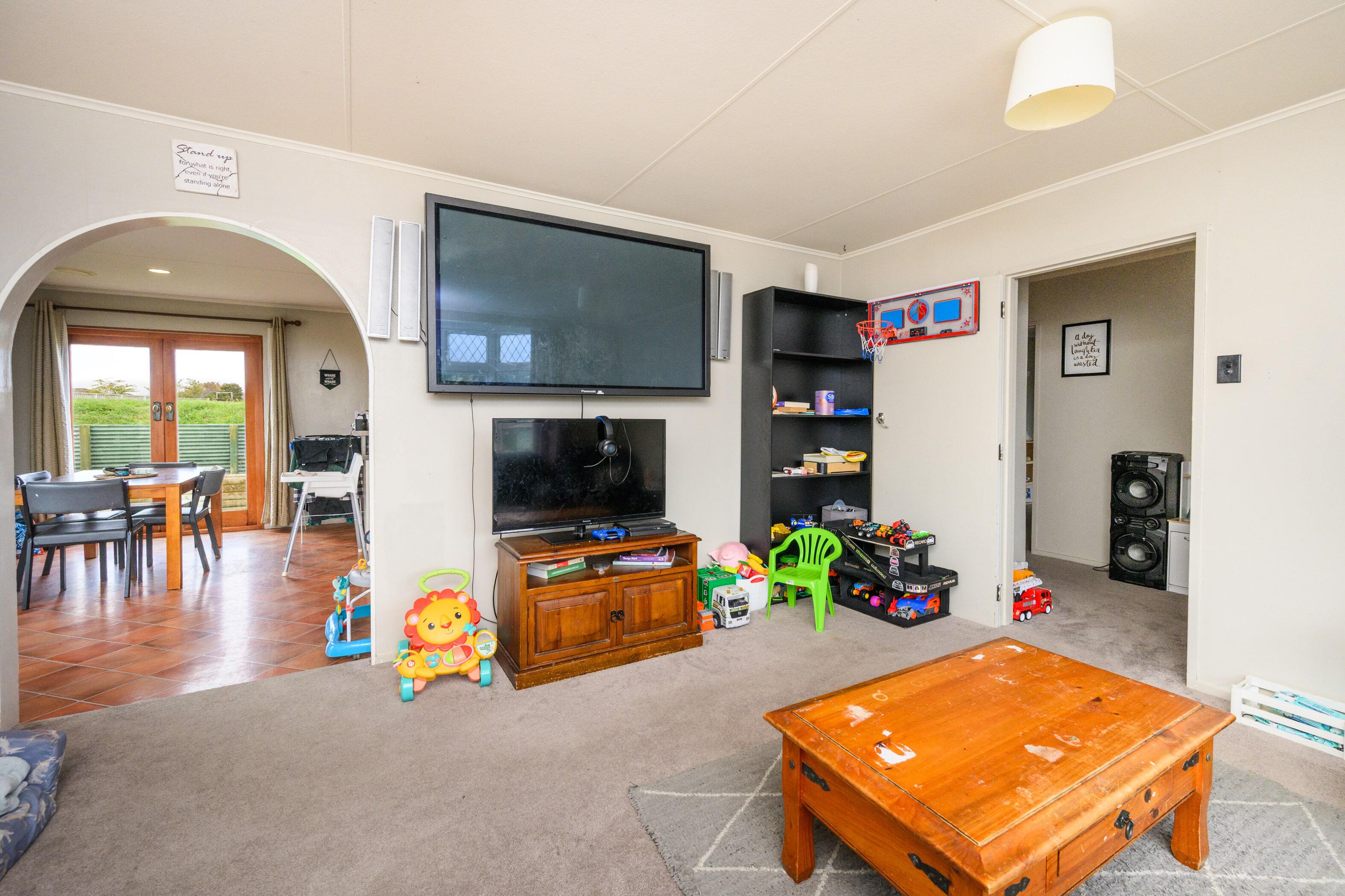 Property Picture: Spacious & Quiet 4-Bedroom Beauty