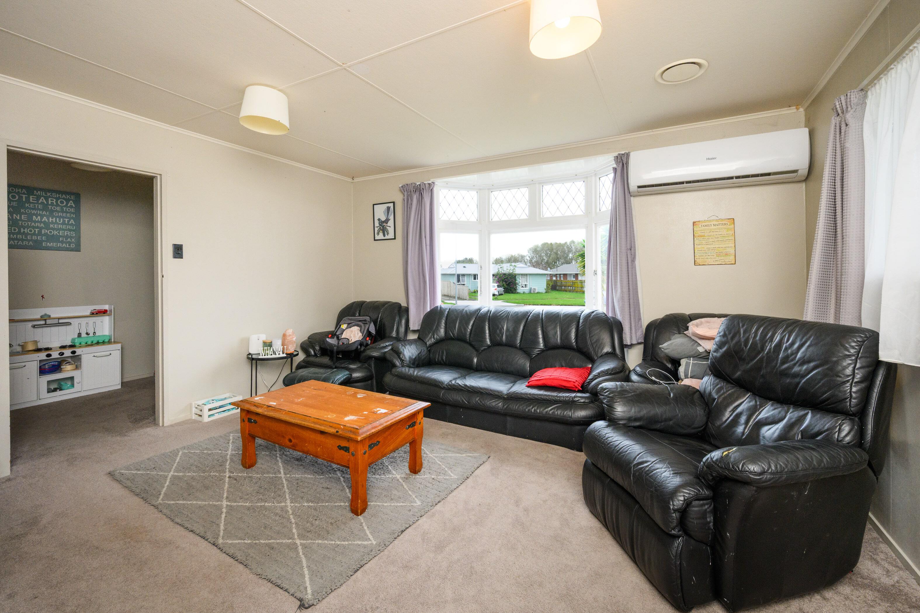Property Picture: Spacious & Quiet 4-Bedroom Beauty