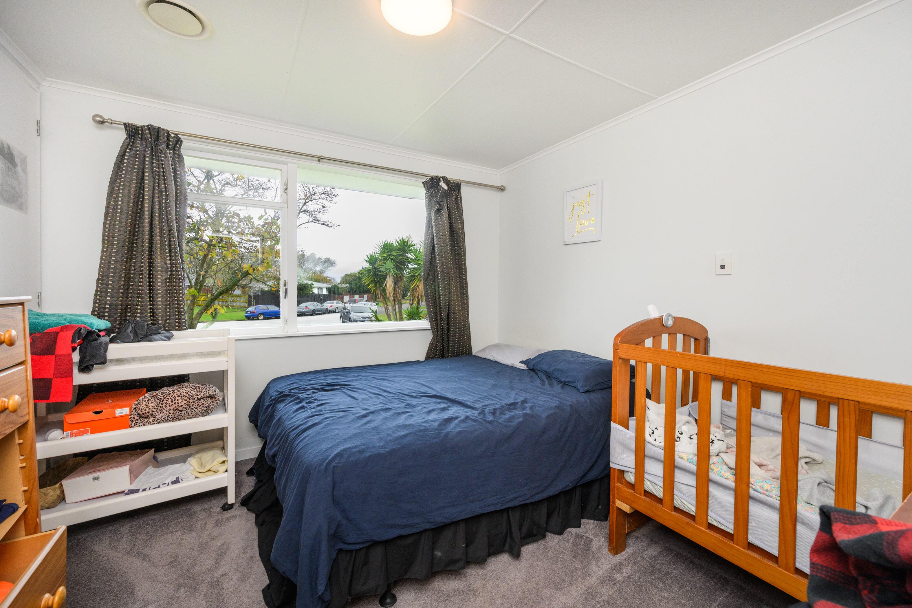Property Picture: Spacious & Quiet 4-Bedroom Beauty
