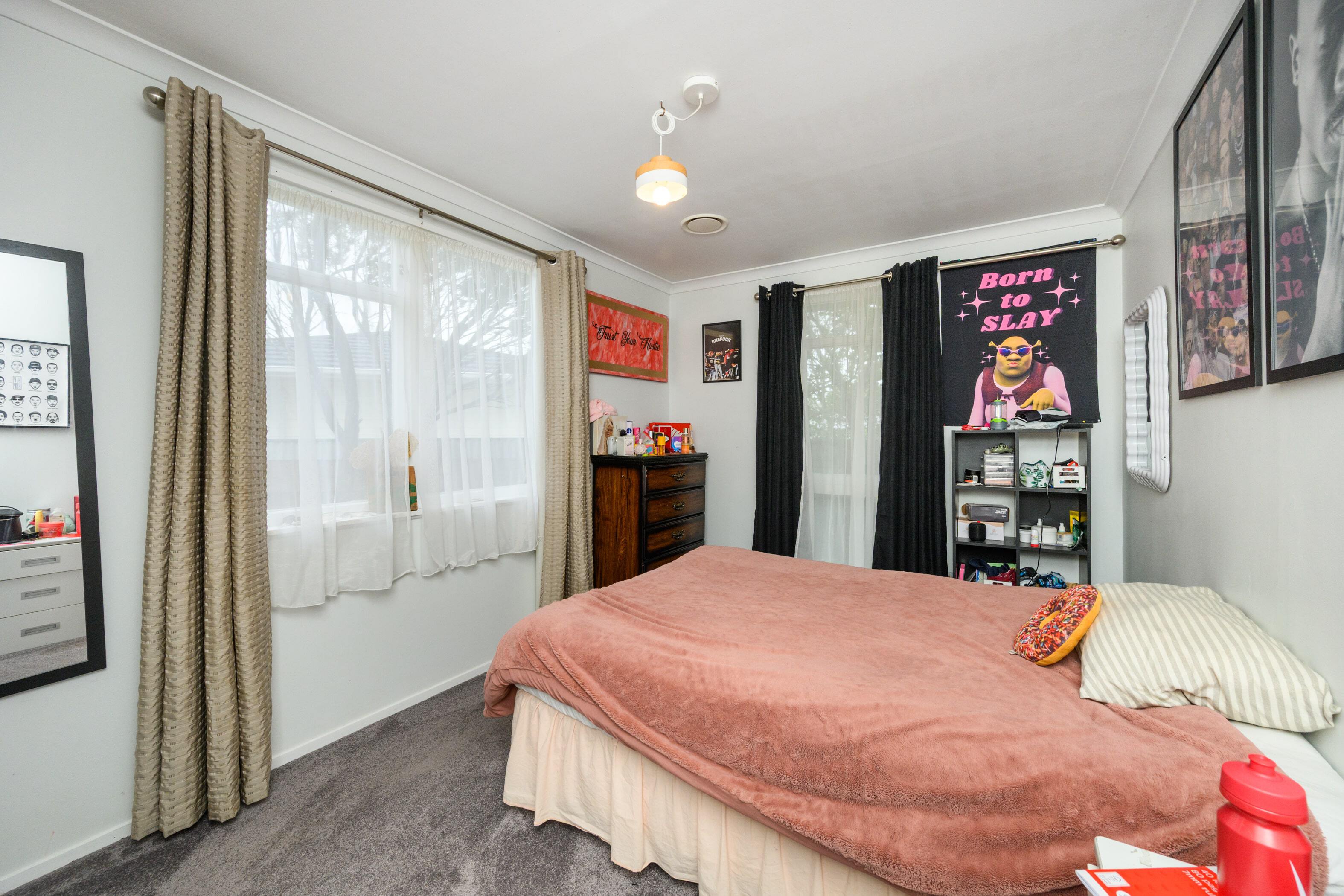 Property Picture: Spacious & Quiet 4-Bedroom Beauty
