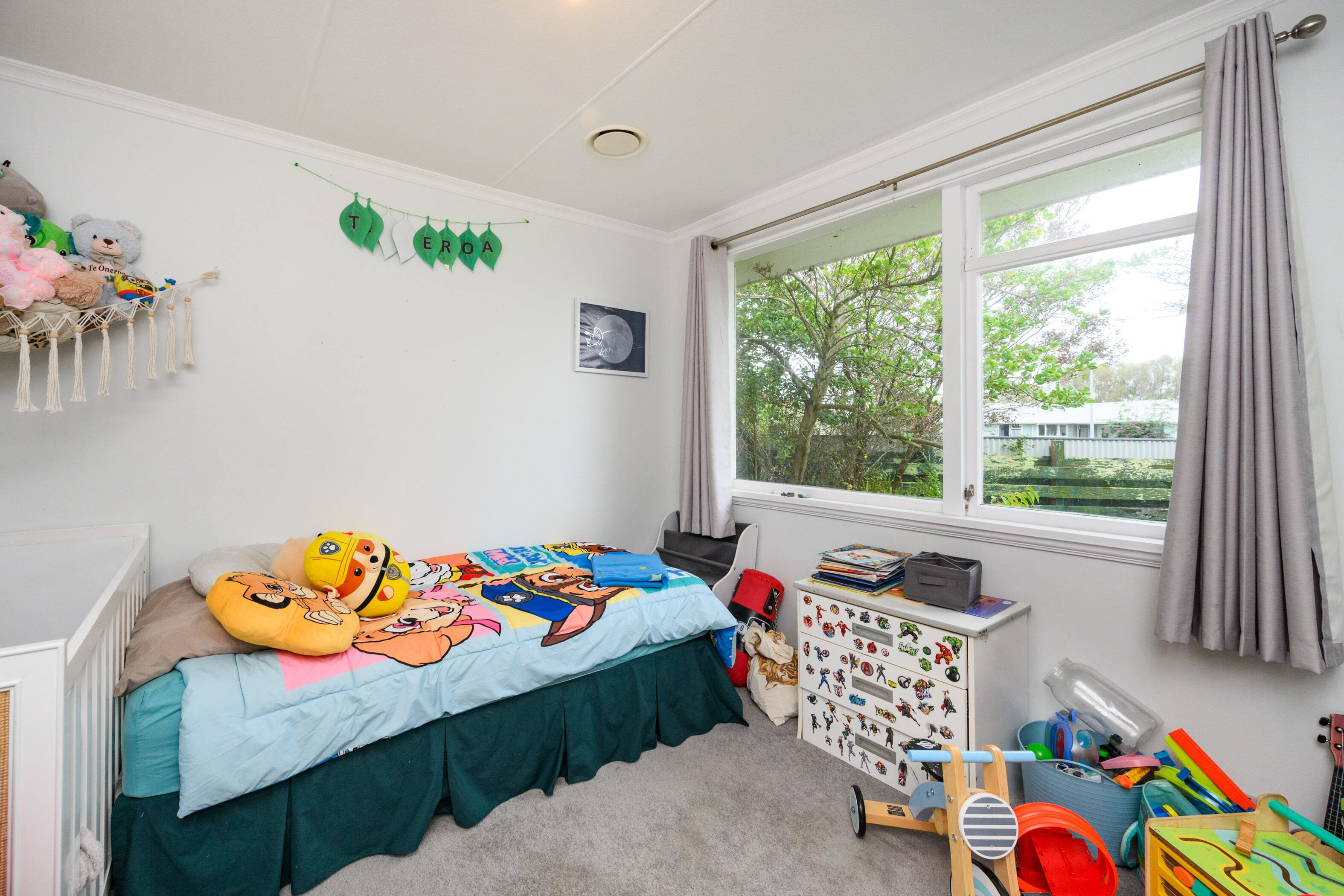 Property Picture: Spacious & Quiet 4-Bedroom Beauty