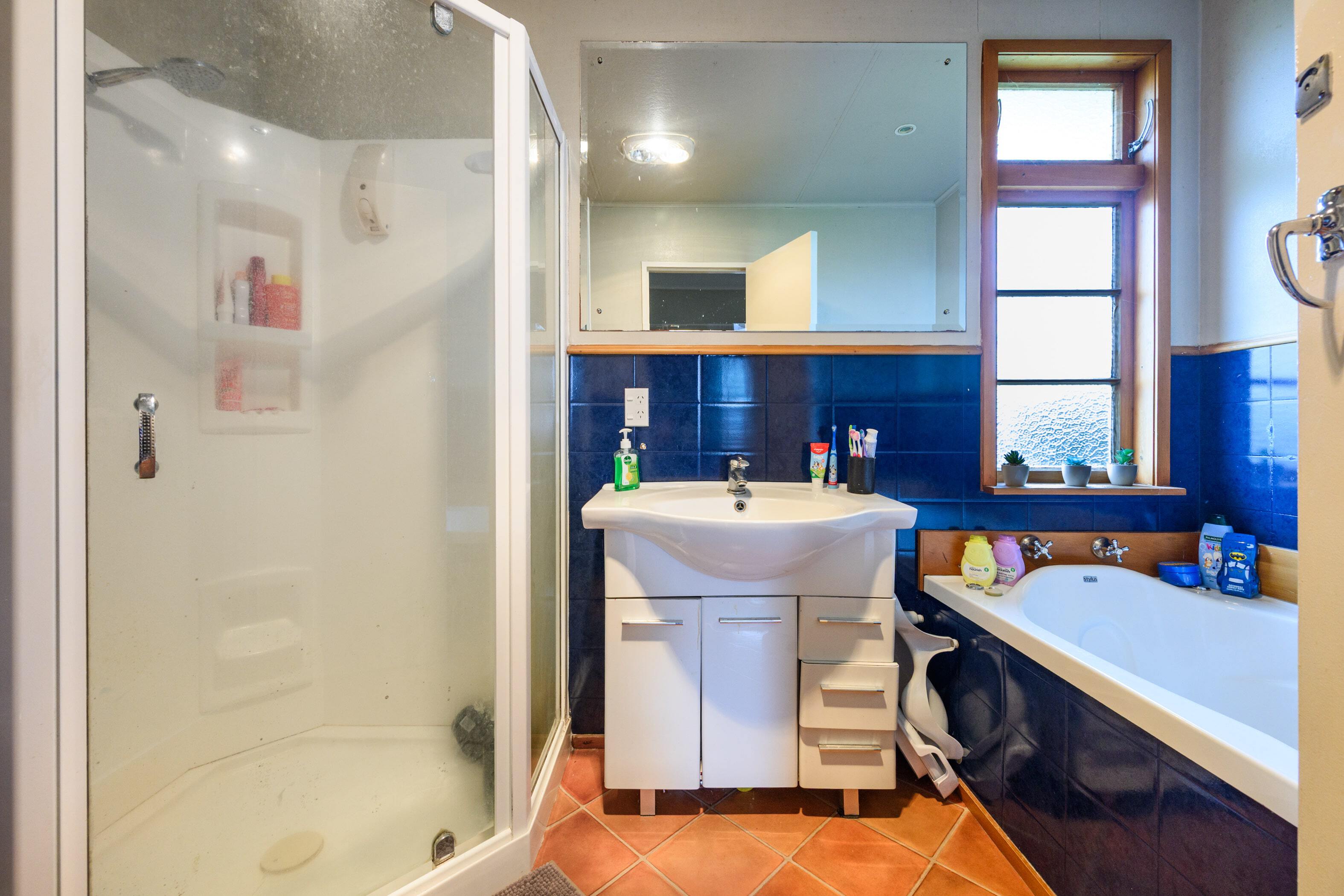 Property Picture: Spacious & Quiet 4-Bedroom Beauty