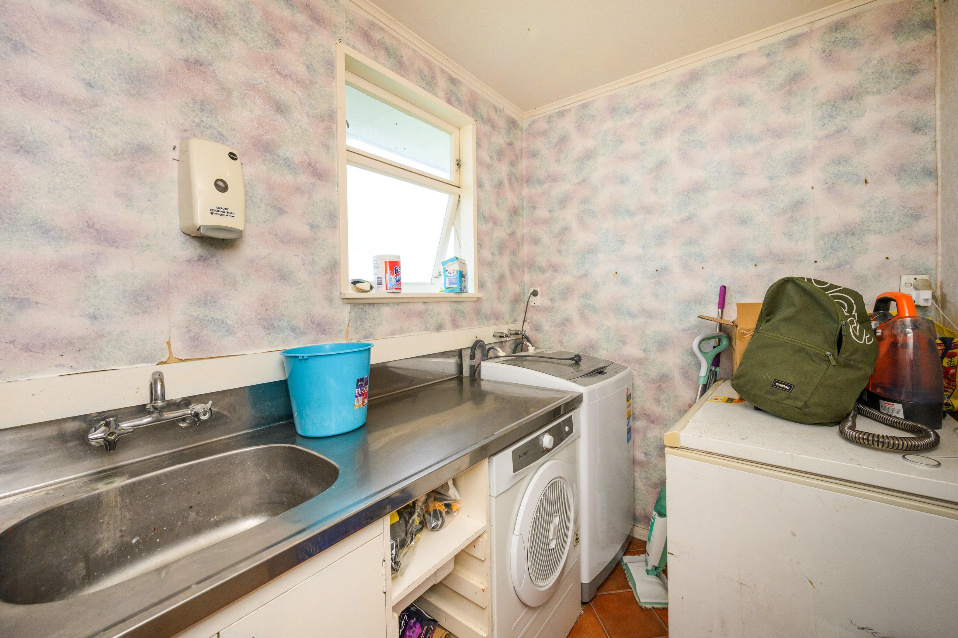 Property Picture: Spacious & Quiet 4-Bedroom Beauty