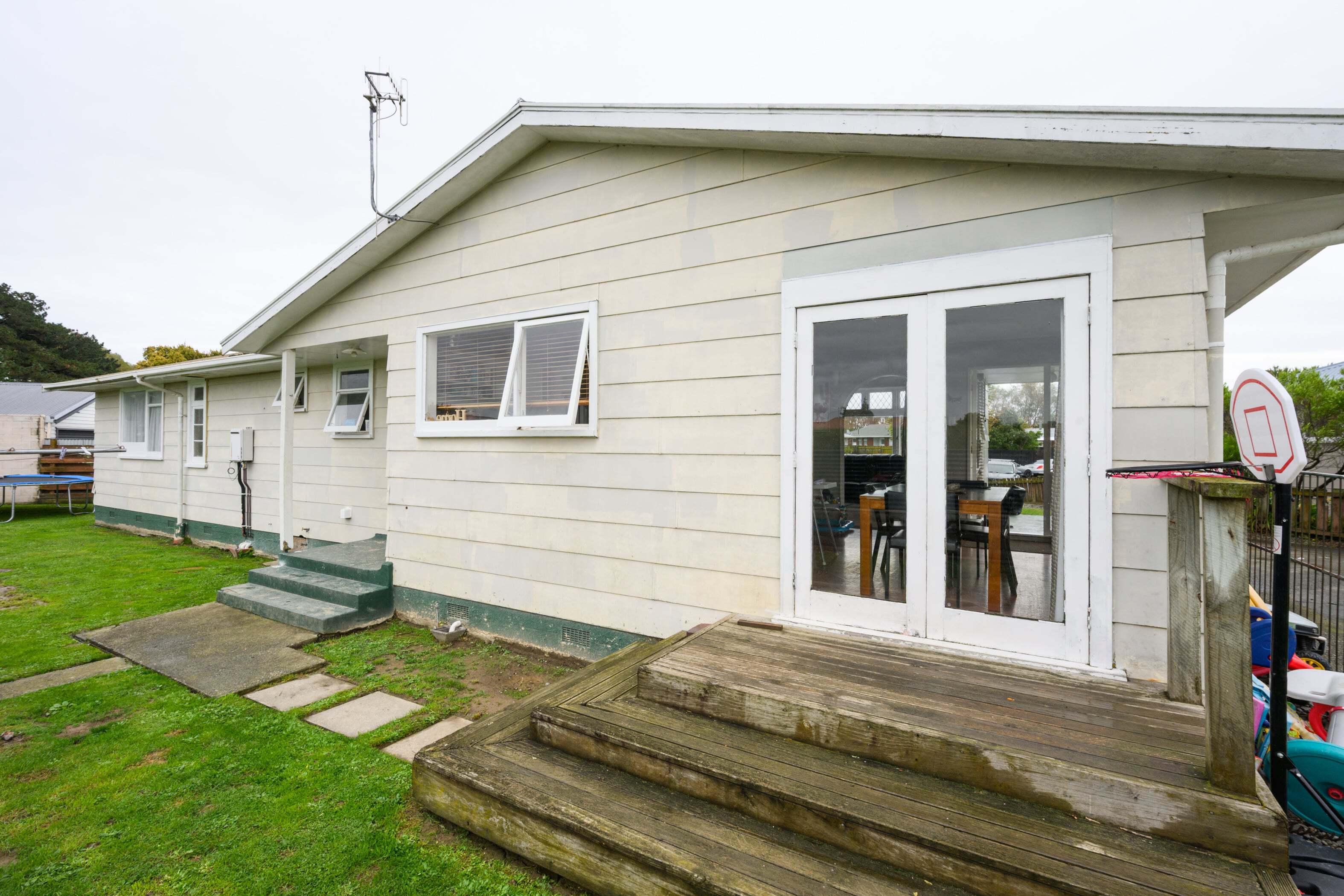 Property Picture: Spacious & Quiet 4-Bedroom Beauty