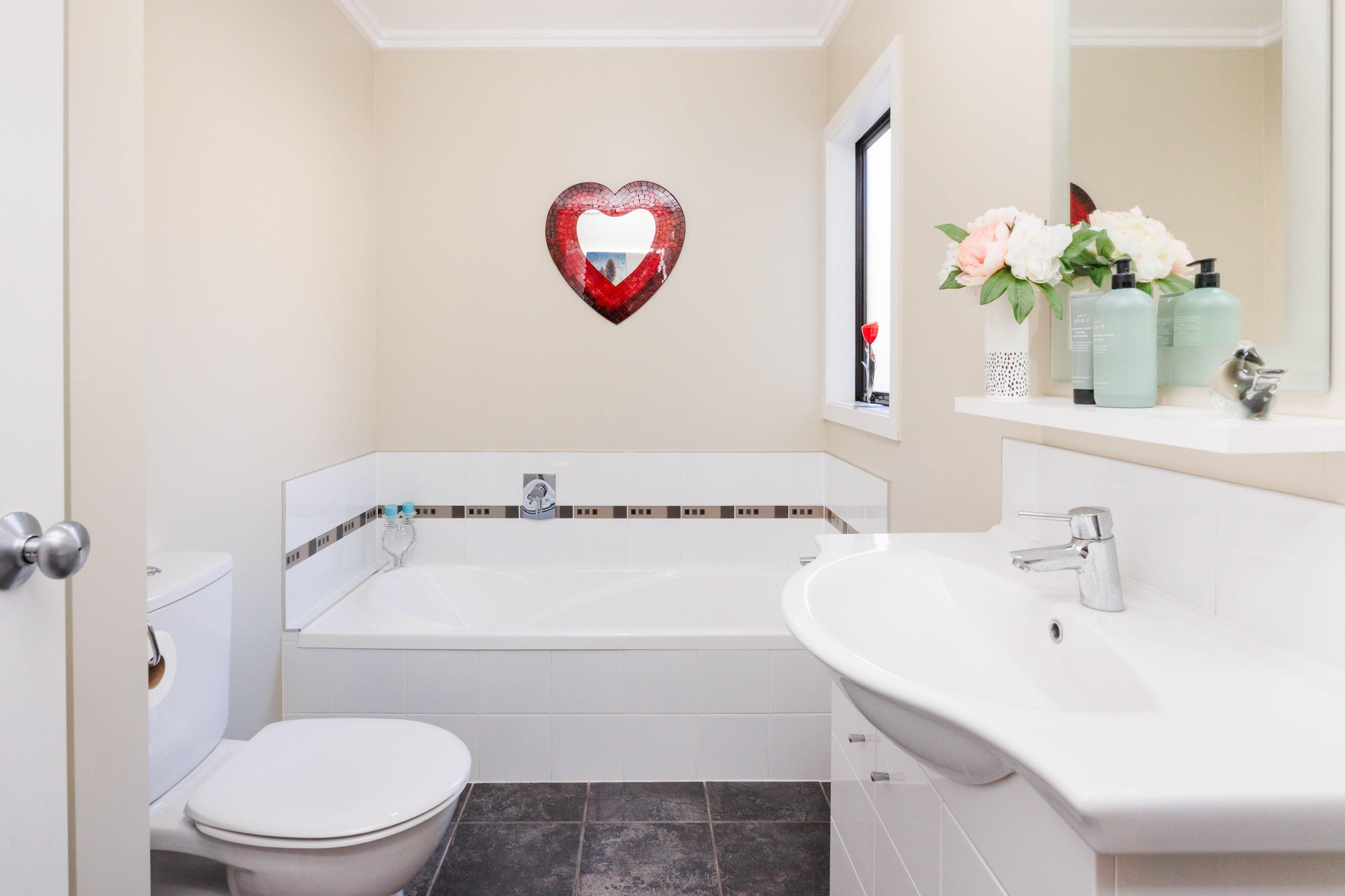 Property Picture: Modern Living With Style