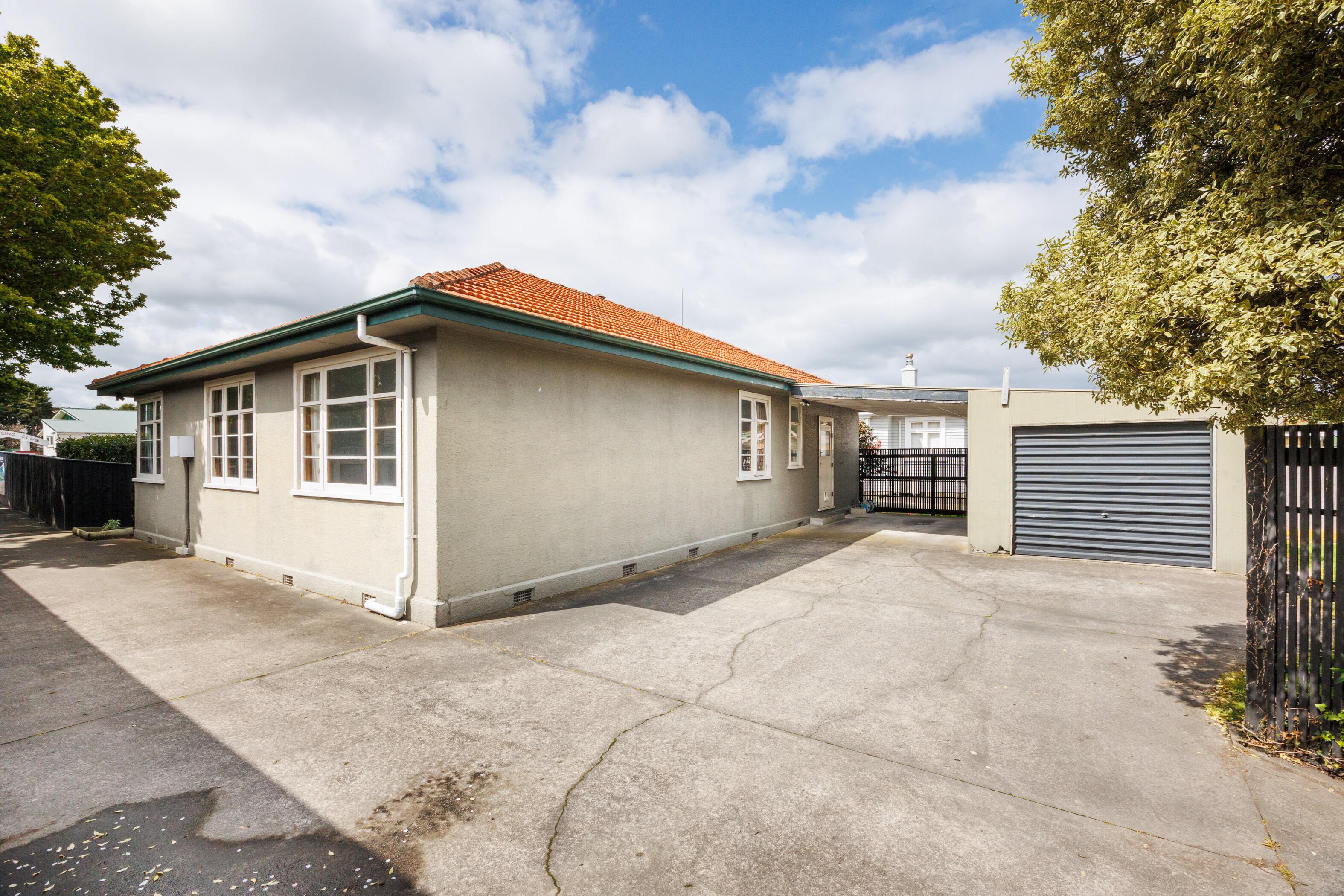 Property Picture: Smart Kick-Off In Prime Location