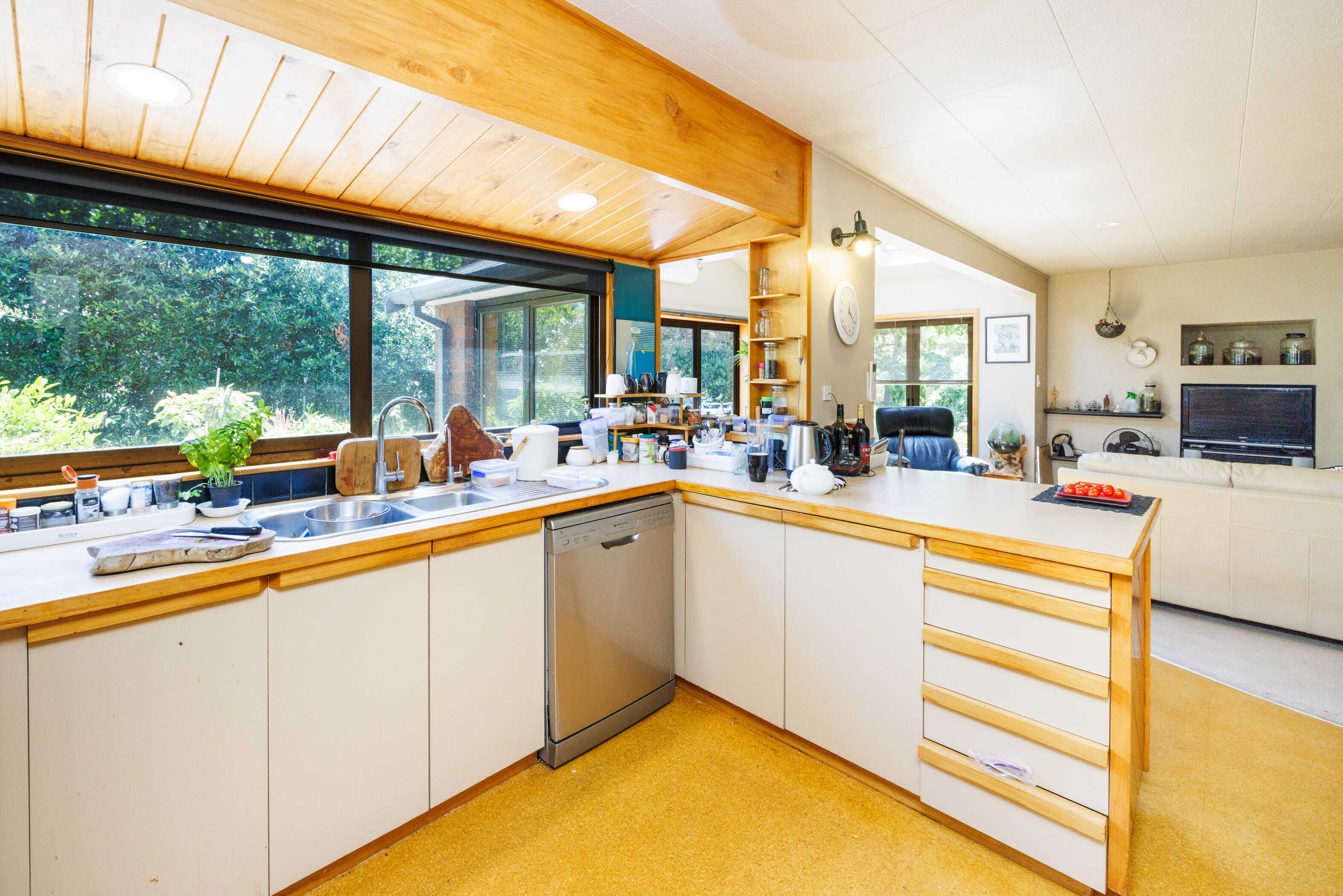 Property Picture: Room for the Boat, the Family & the Beach Toys