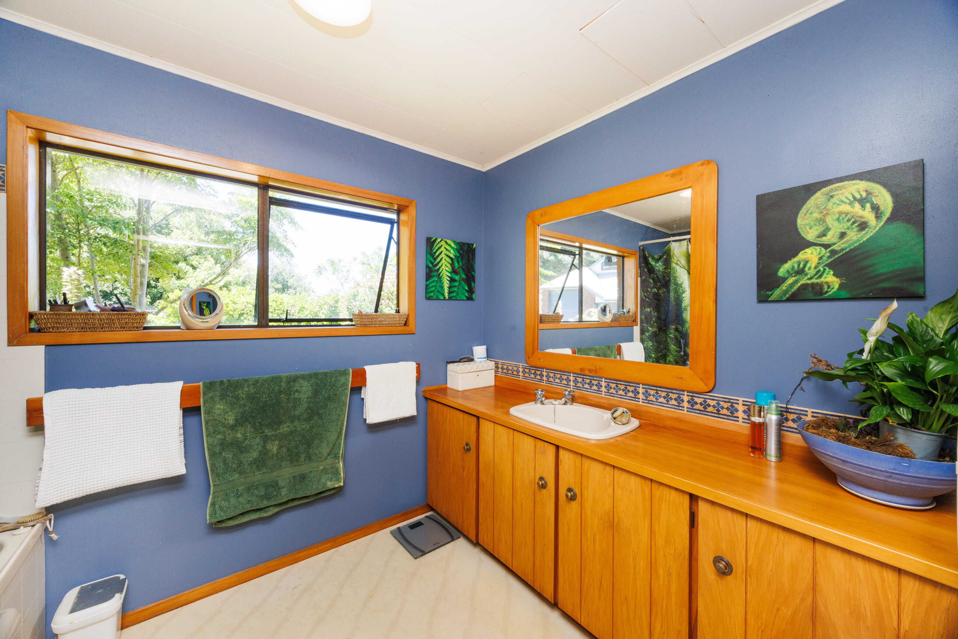 Property Picture: Room for the Boat, the Family & the Beach Toys