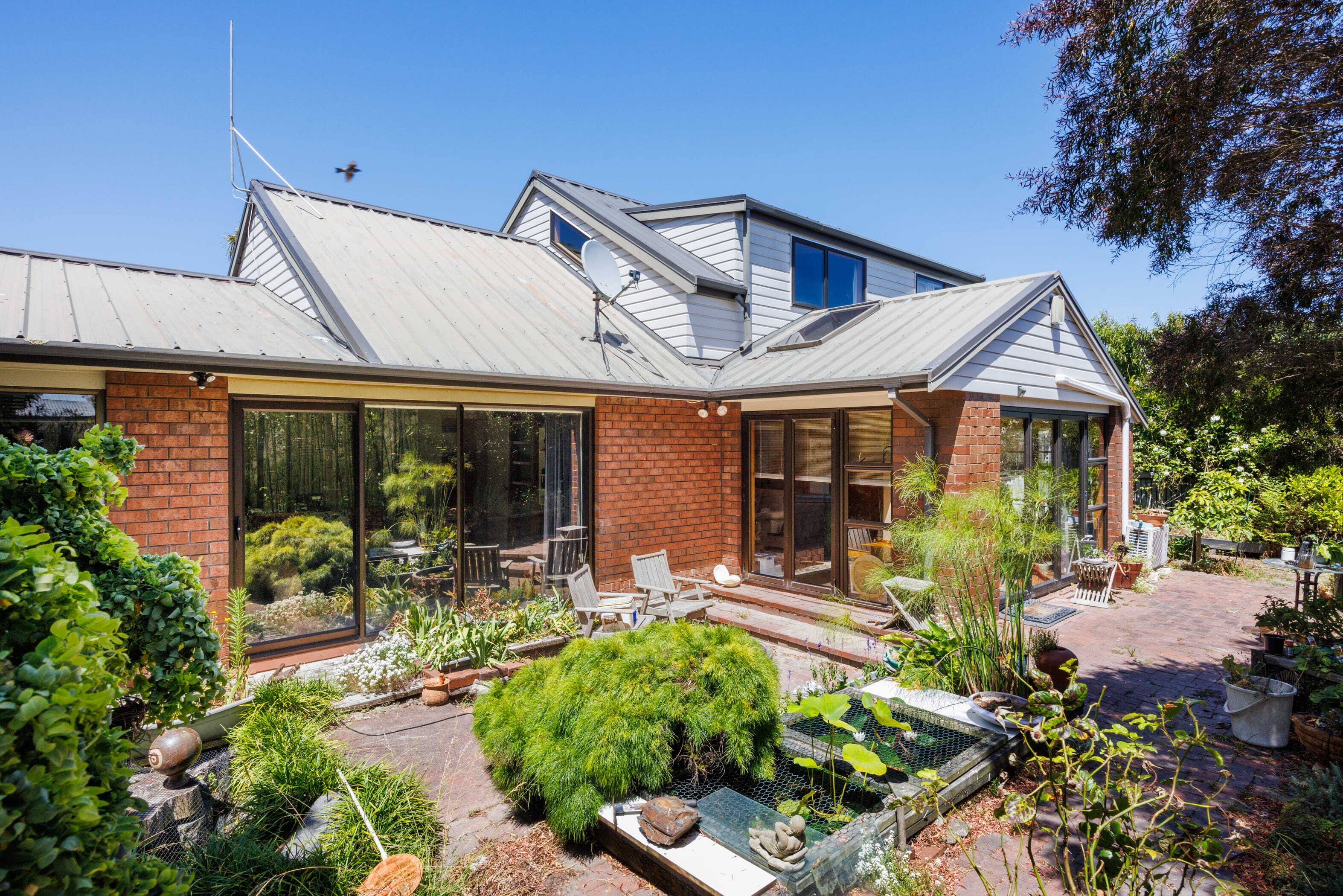 Property Picture: Room for the Boat, the Family & the Beach Toys