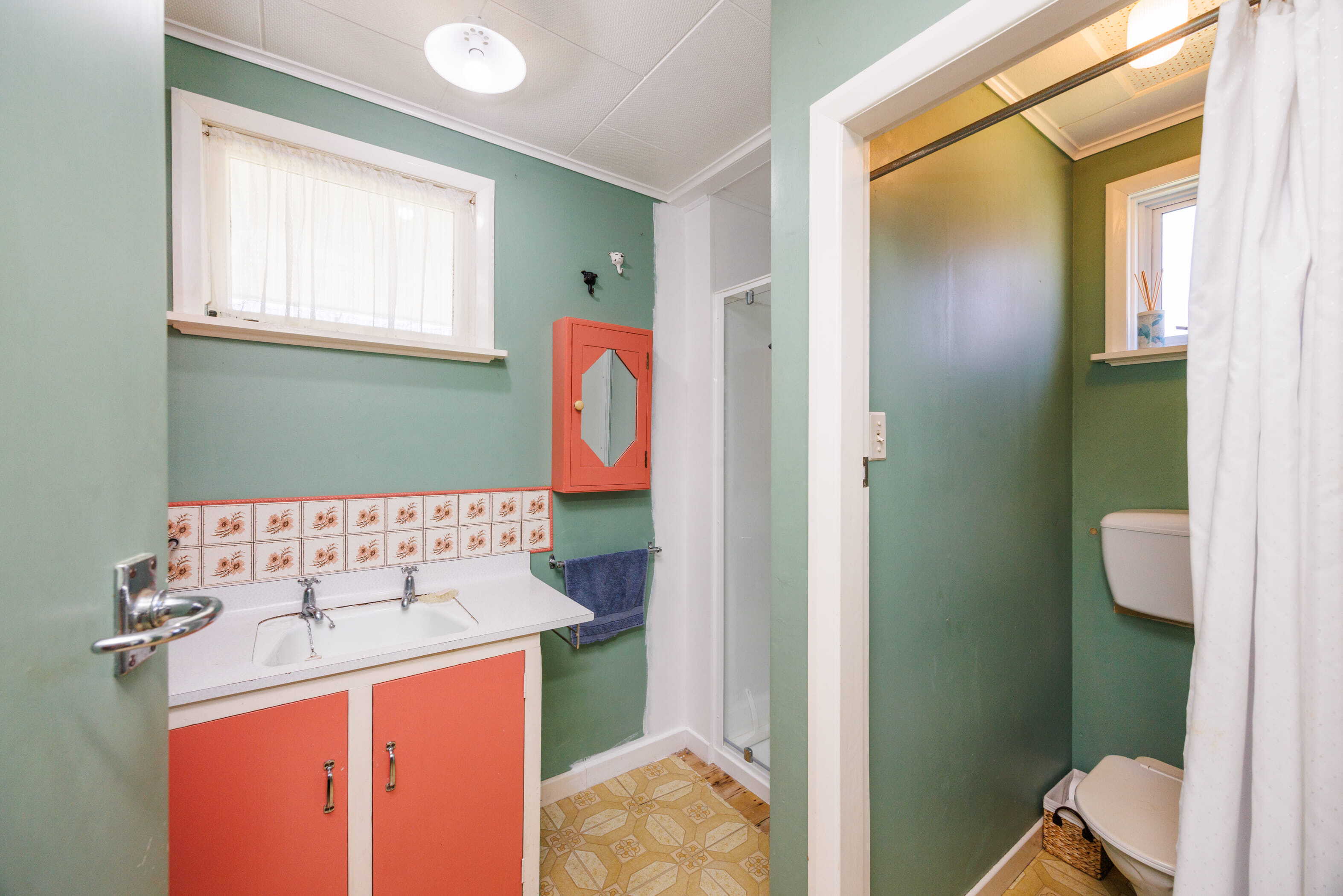 Property Picture: Classic Beach Bach with Room to Relax