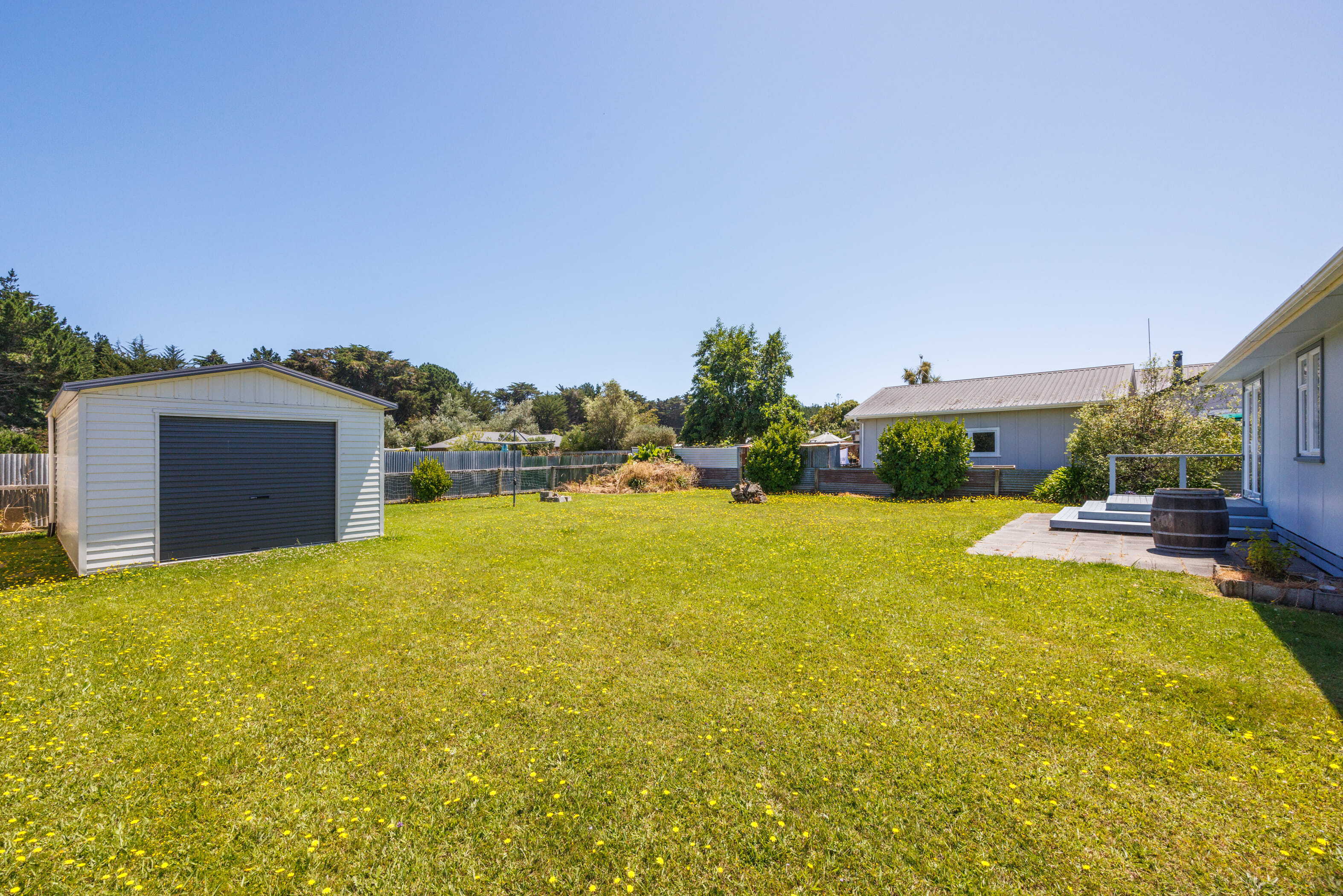 Property Picture: Classic Beach Bach with Room to Relax