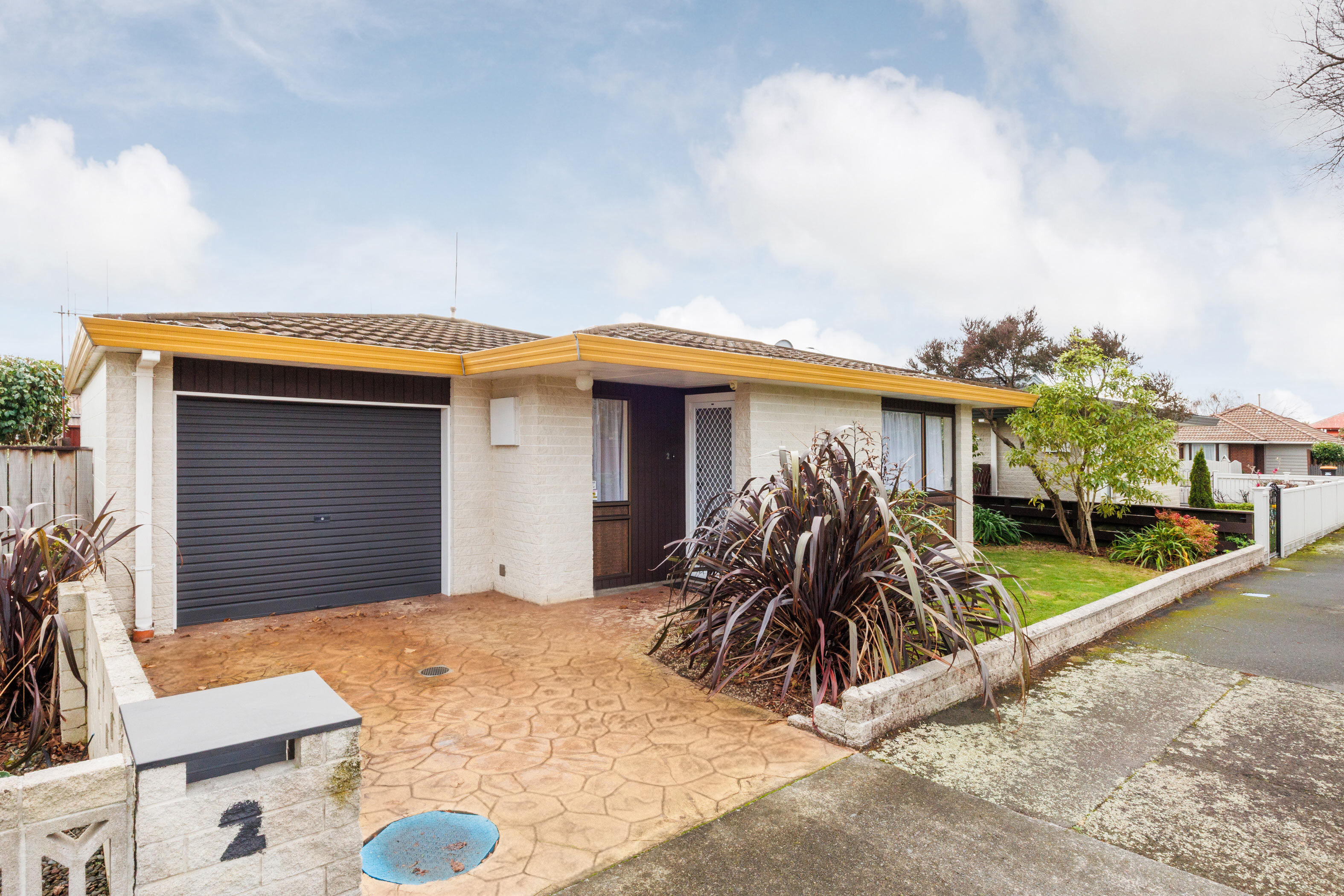 Property Picture: Solid Brick, Sunny Rooms, Super Central!