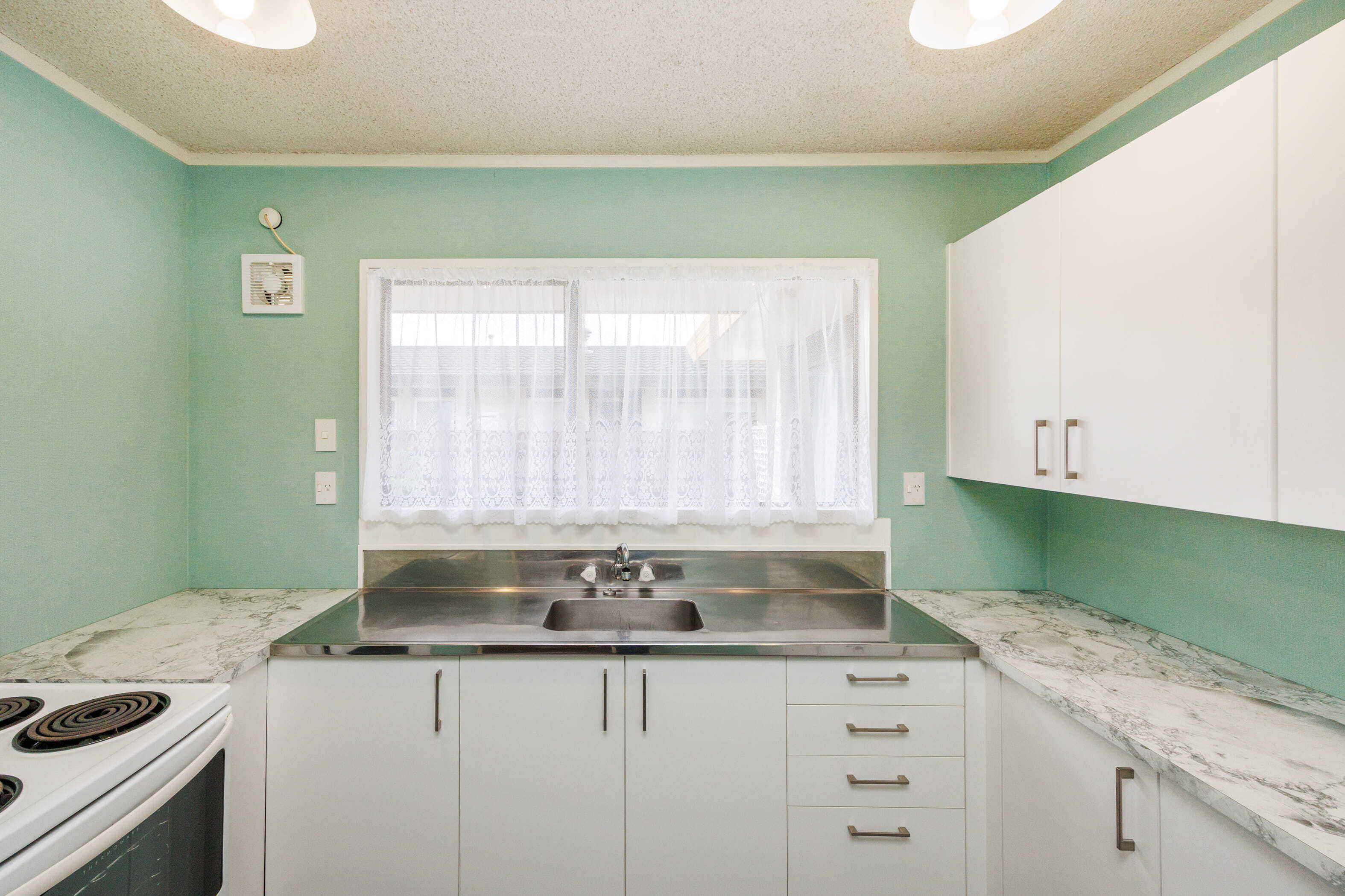 Property Picture: Solid Brick, Sunny Rooms, Super Central!