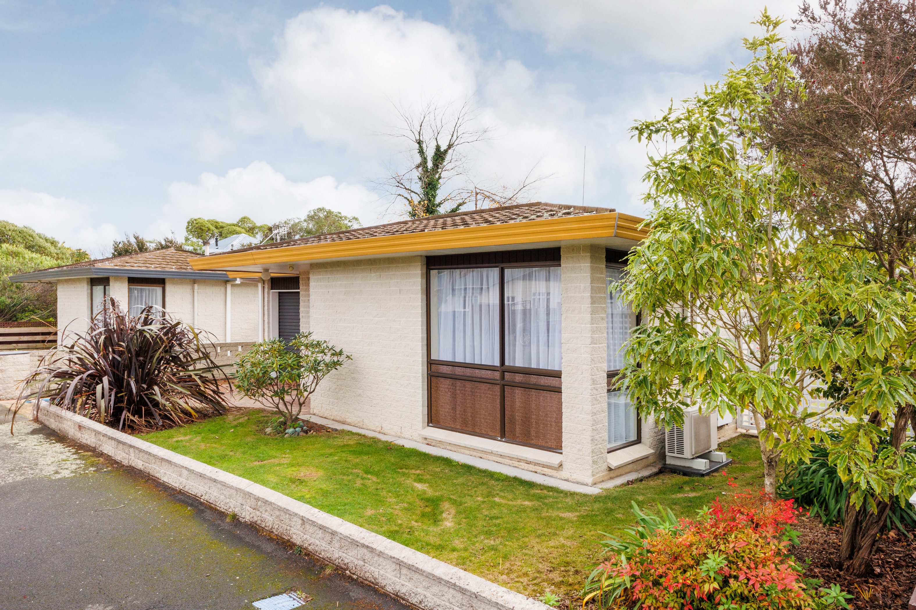 Property Picture: Solid Brick, Sunny Rooms, Super Central!