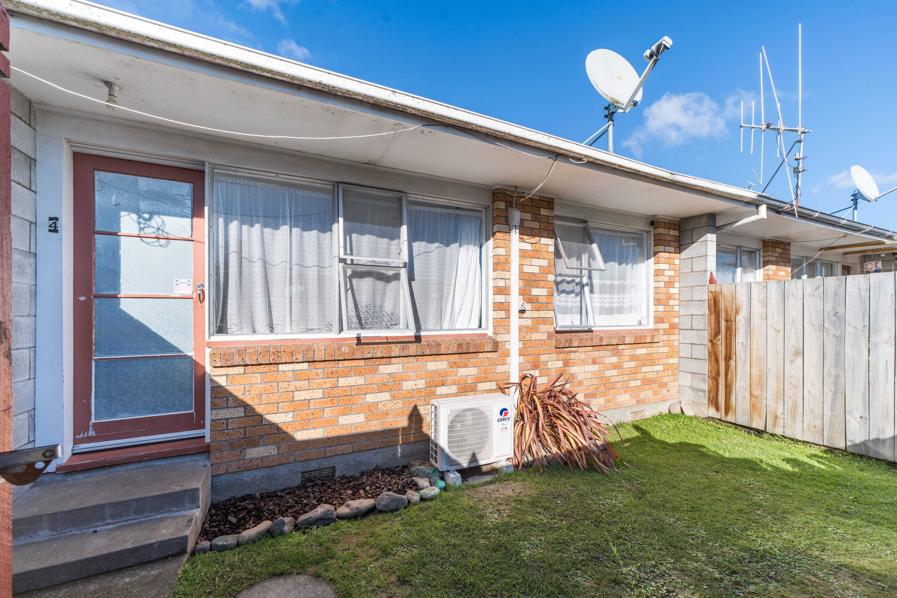 Property Picture: Location and Solid Returns!