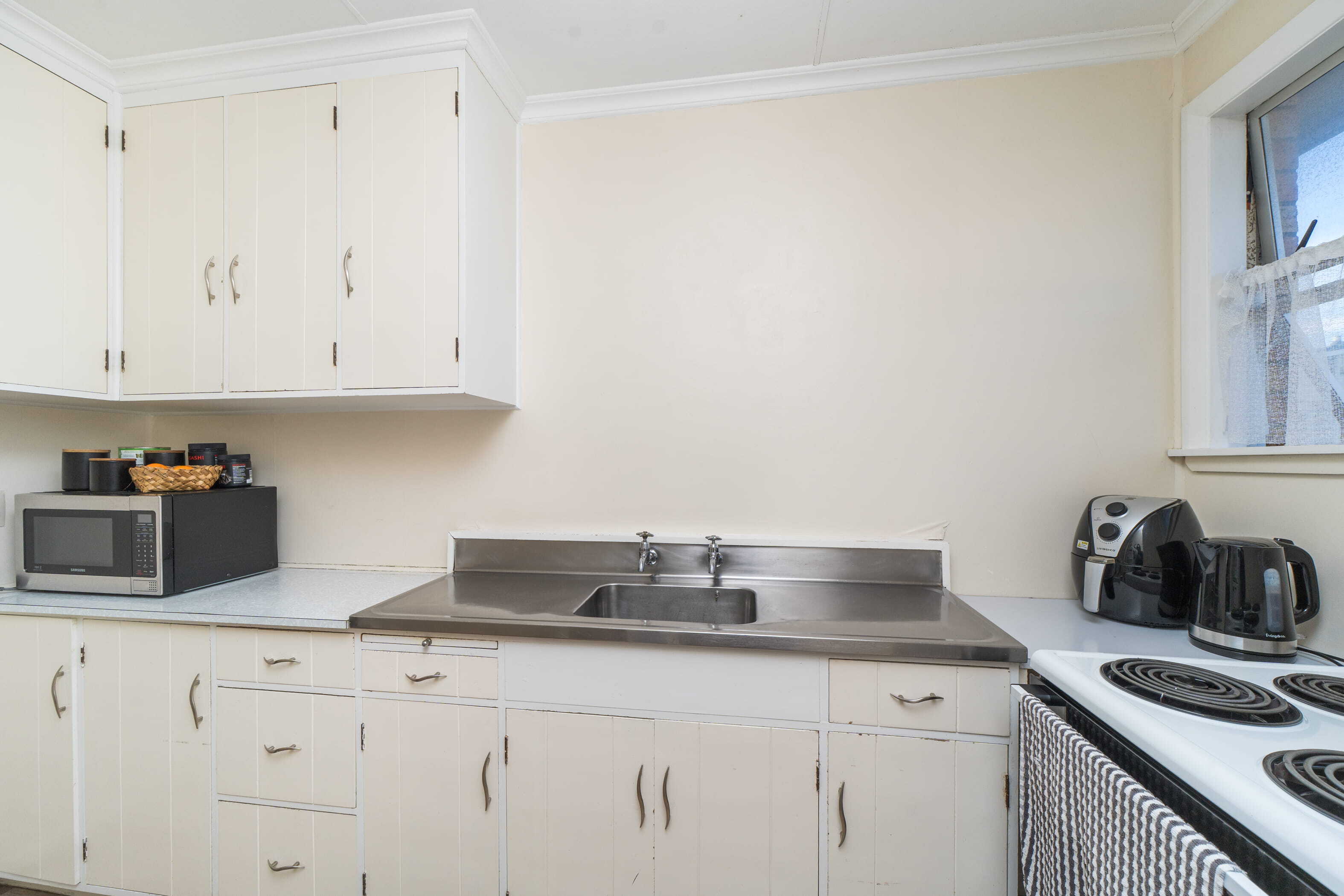 Property Picture: Location and Solid Returns!