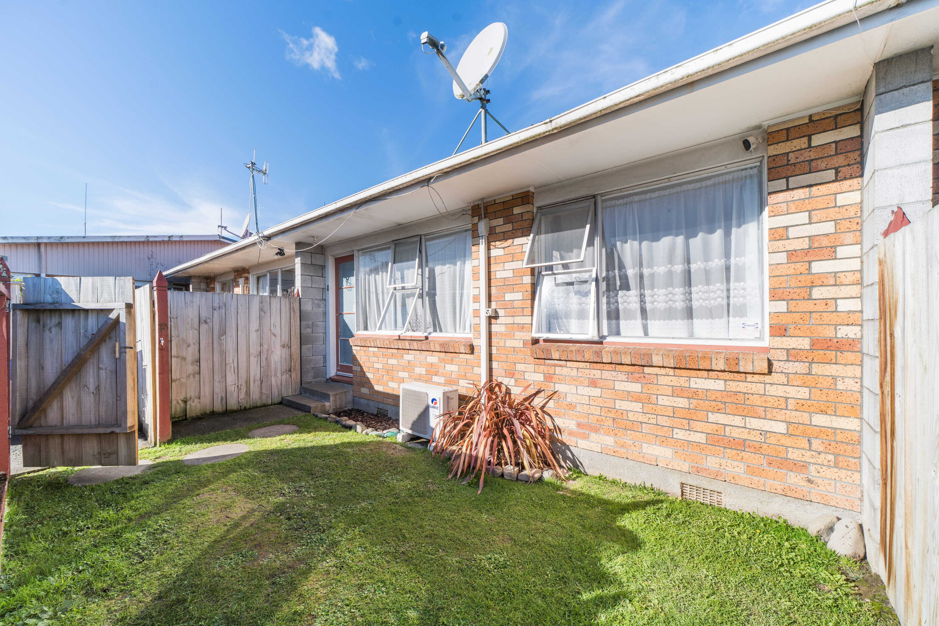 Property Picture: Location and Solid Returns!