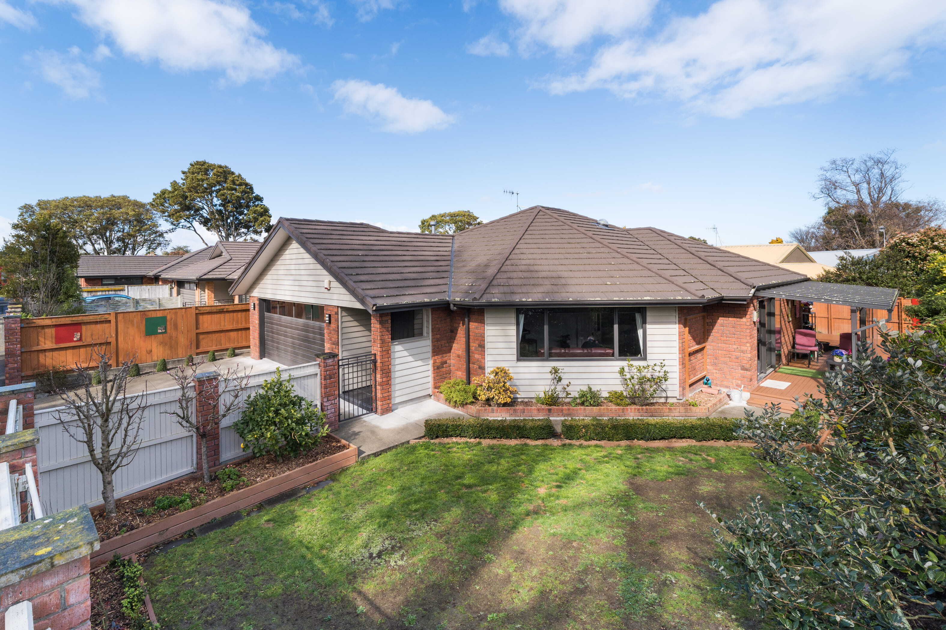 Property Picture: Easy-Care Brick, Maximum Space