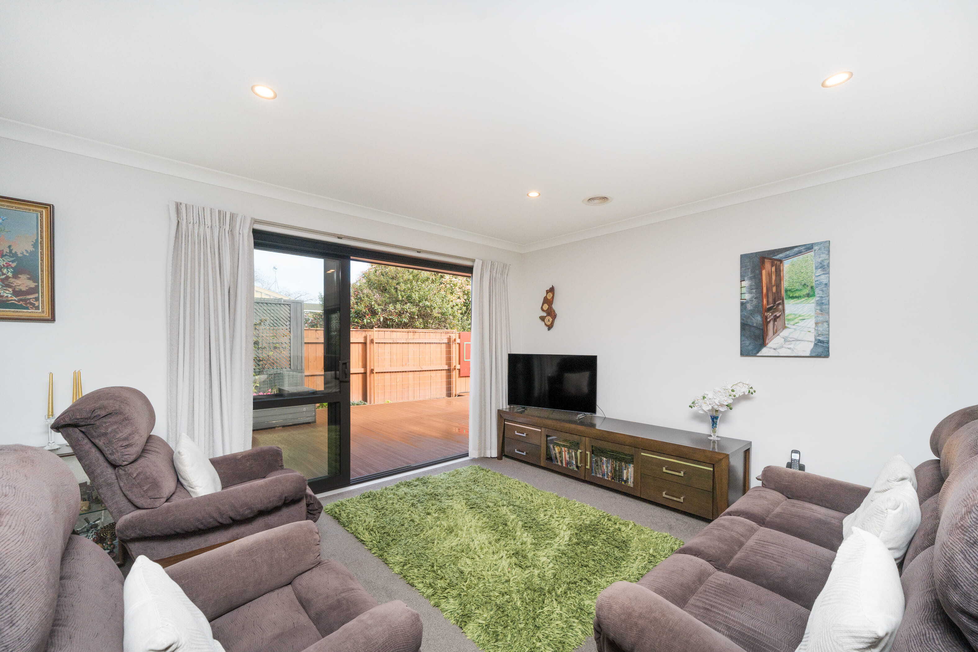 Property Picture: Easy-Care Brick, Maximum Space