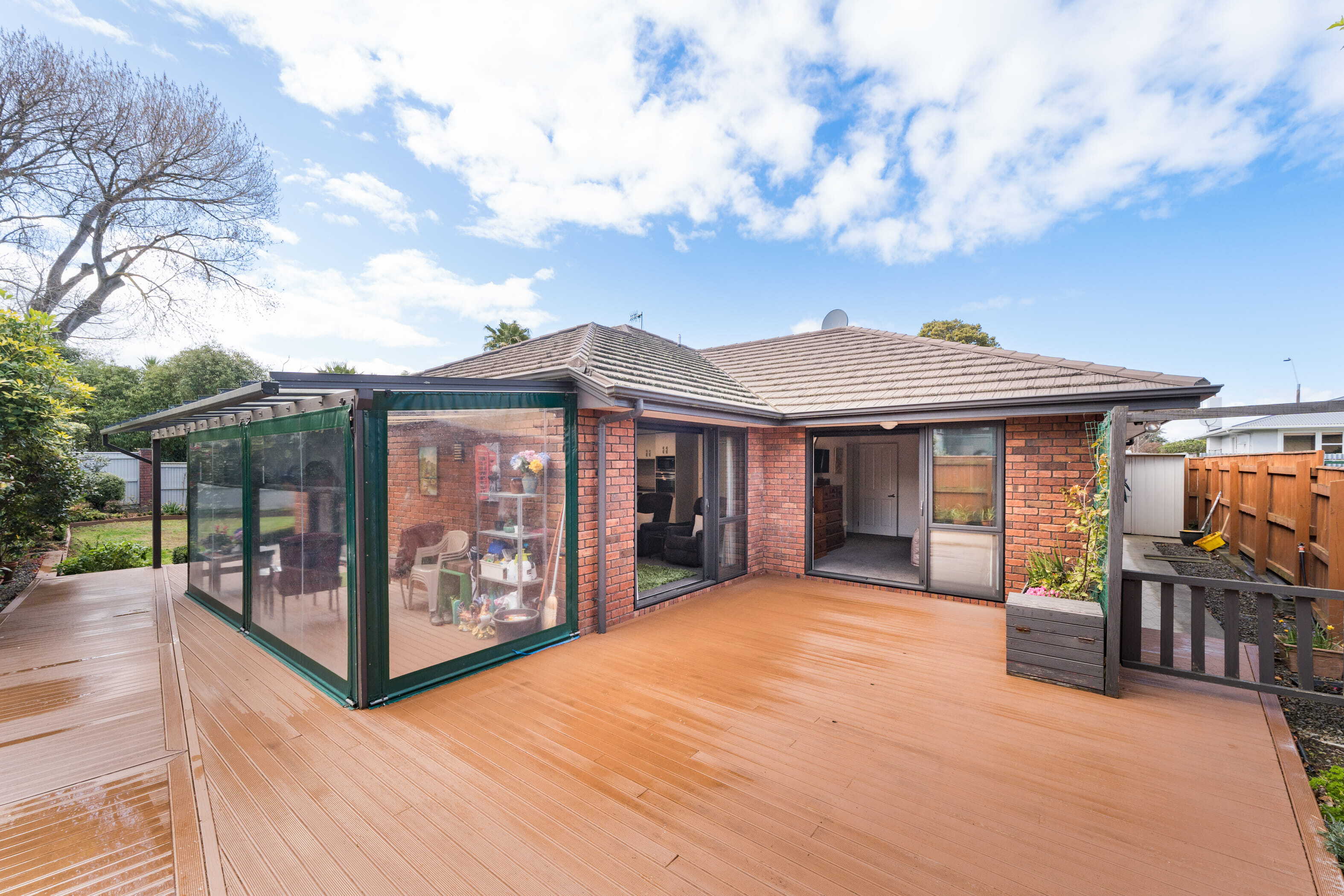 Property Picture: Easy-Care Brick, Maximum Space