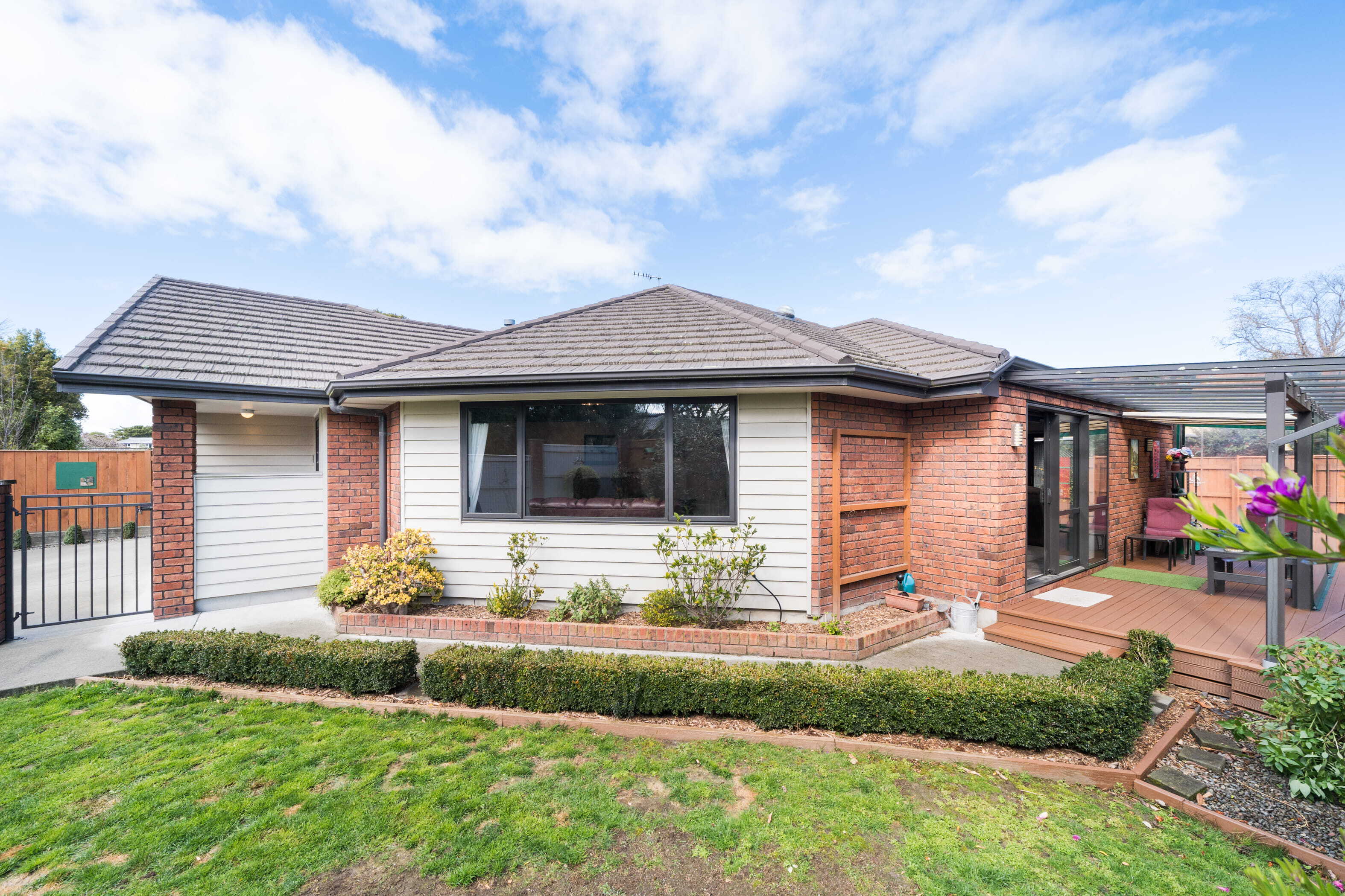 Property Picture: Easy-Care Brick, Maximum Space
