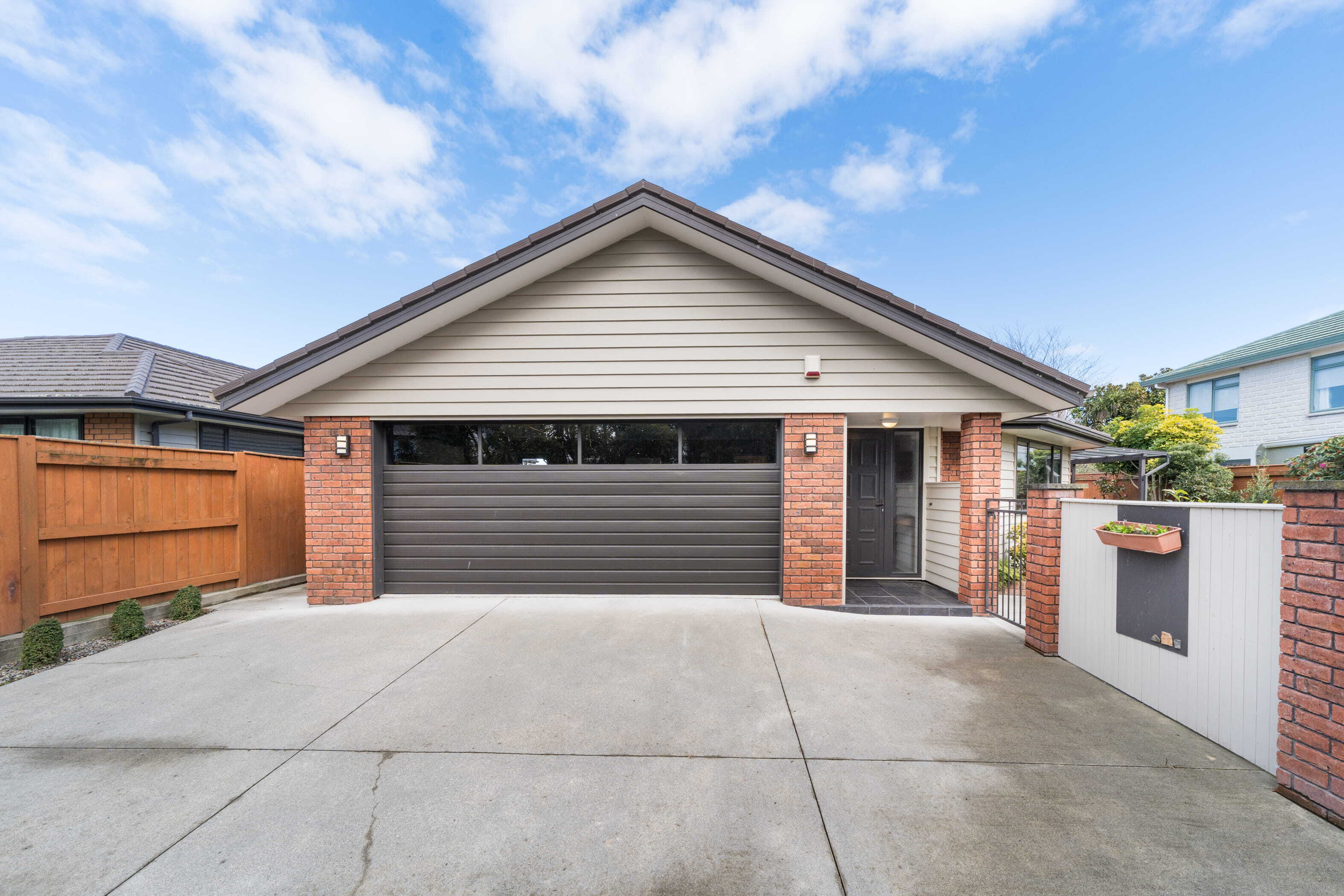 Property Picture: Easy-Care Brick, Maximum Space