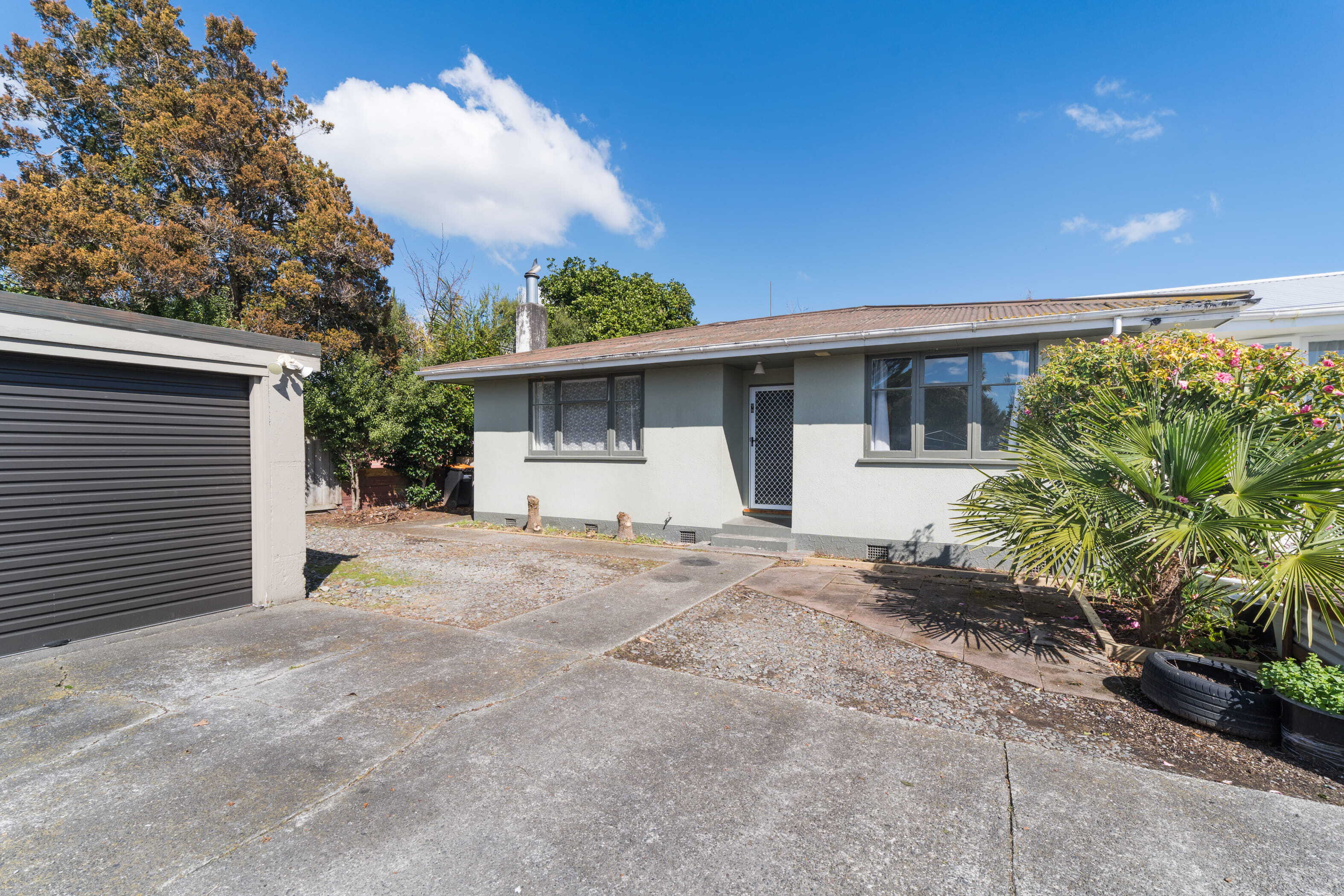 Property Picture: Bring your paintbrush and your vision!