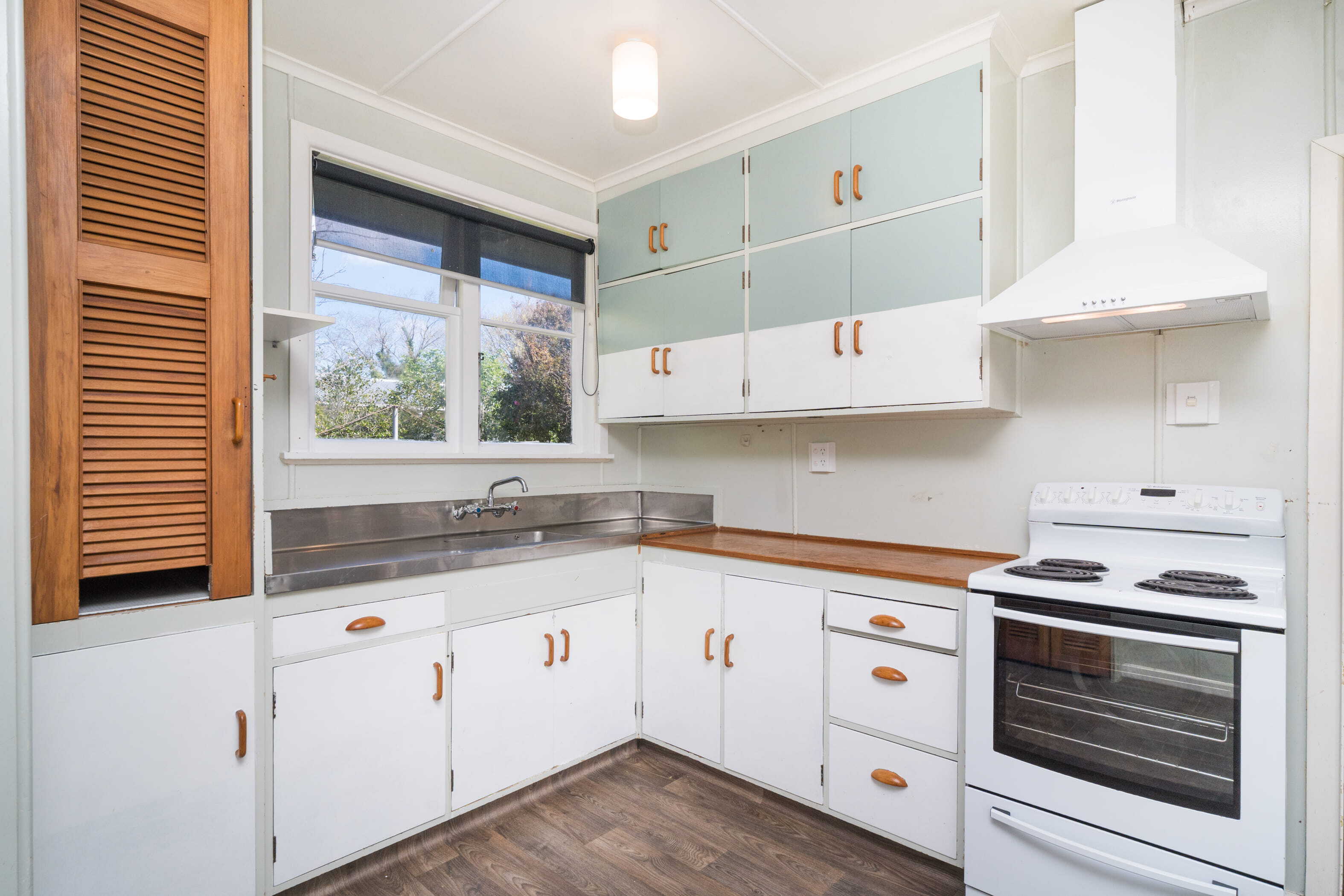 Property Picture: Bring your paintbrush and your vision!