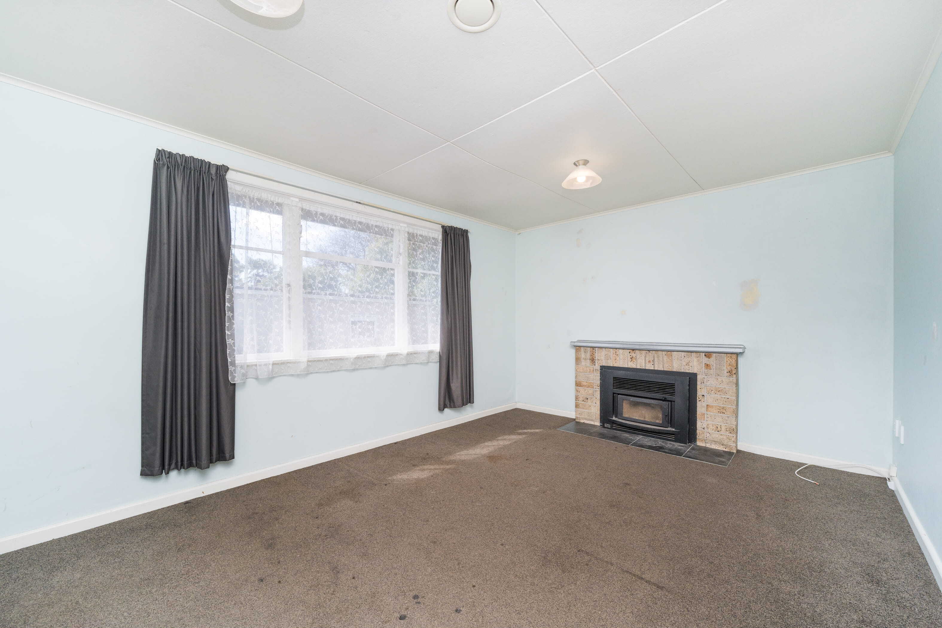 Property Picture: Bring your paintbrush and your vision!