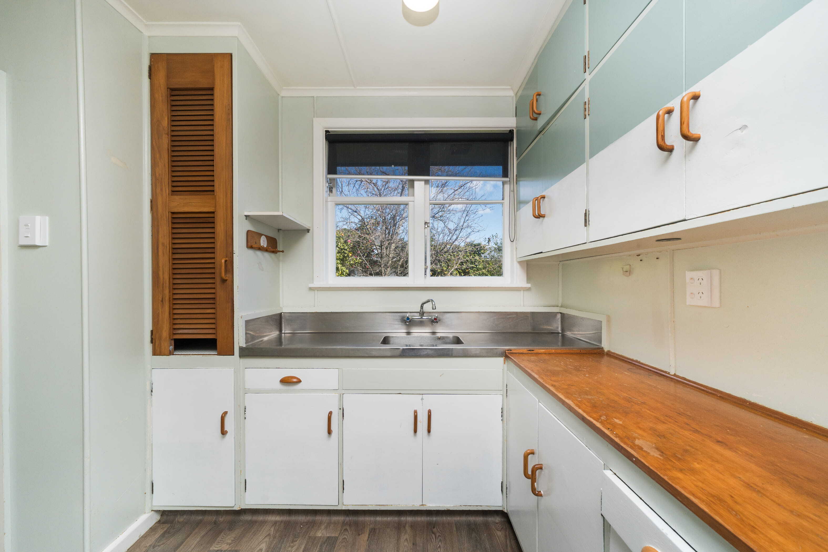 Property Picture: Bring your paintbrush and your vision!