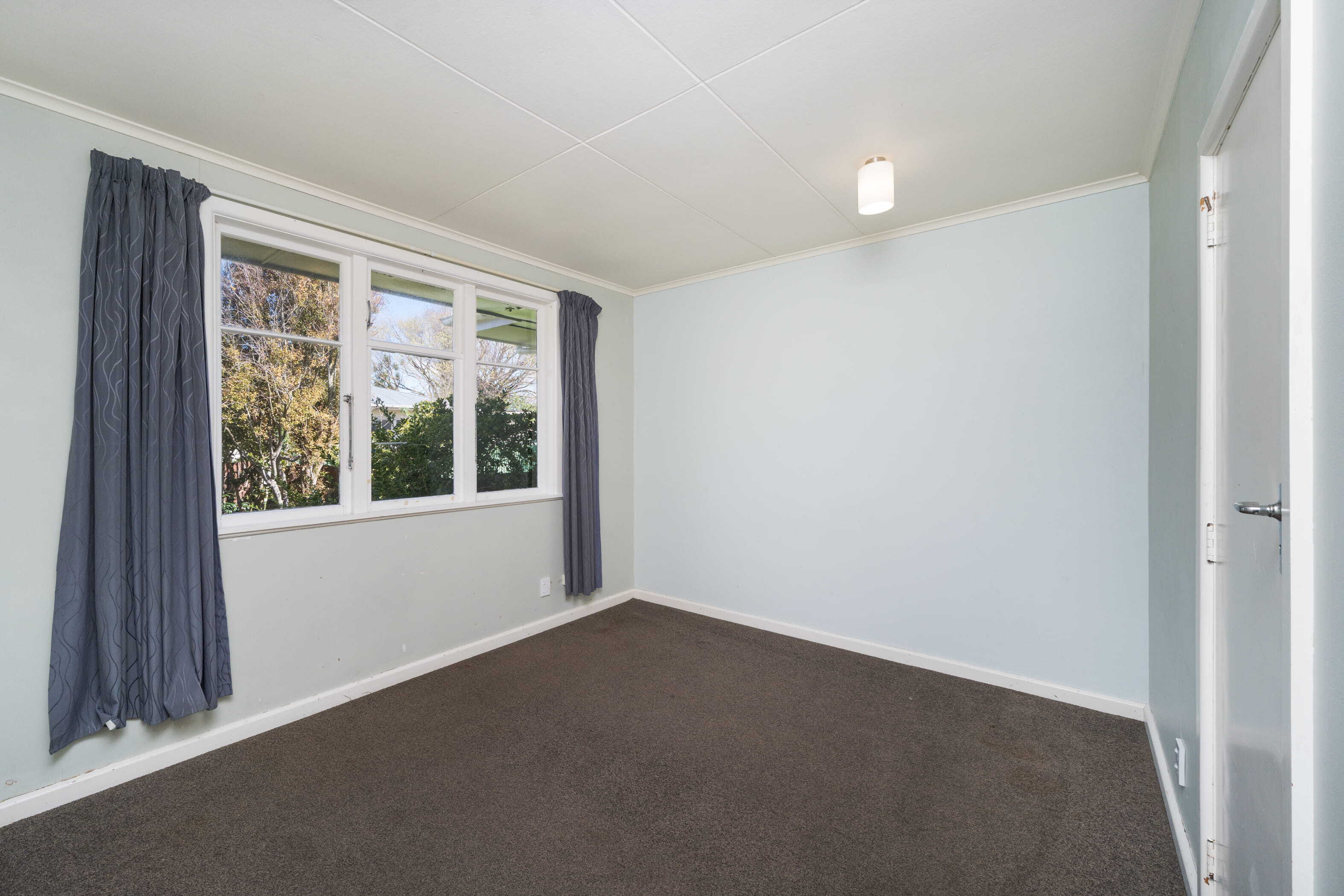 Property Picture: Bring your paintbrush and your vision!
