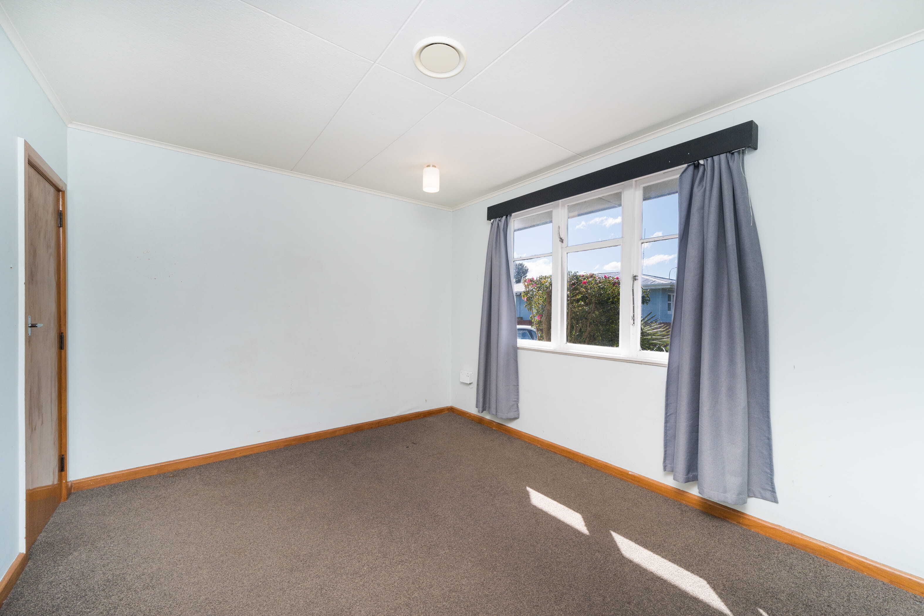 Property Picture: Bring your paintbrush and your vision!