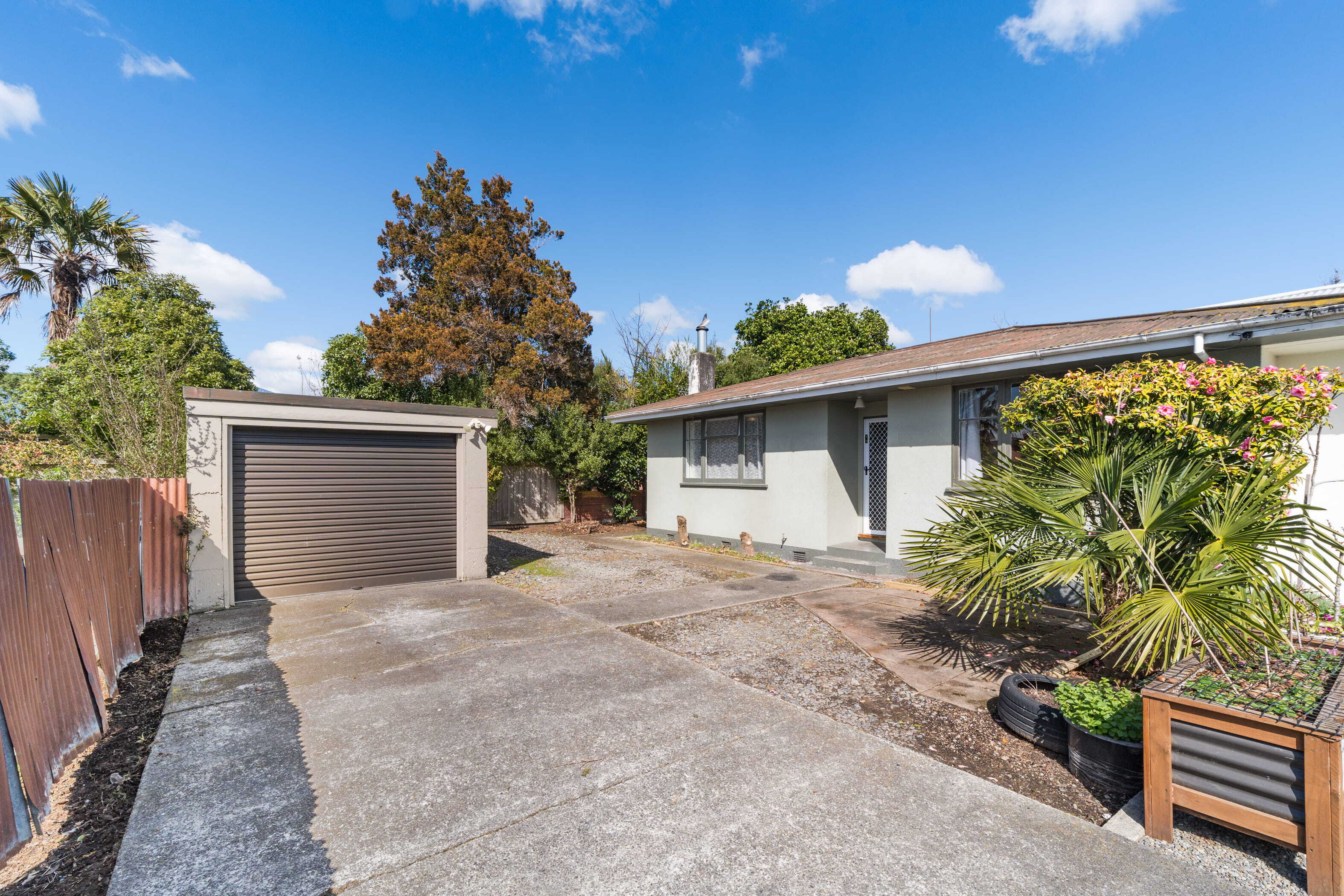 Property Picture: Bring your paintbrush and your vision!