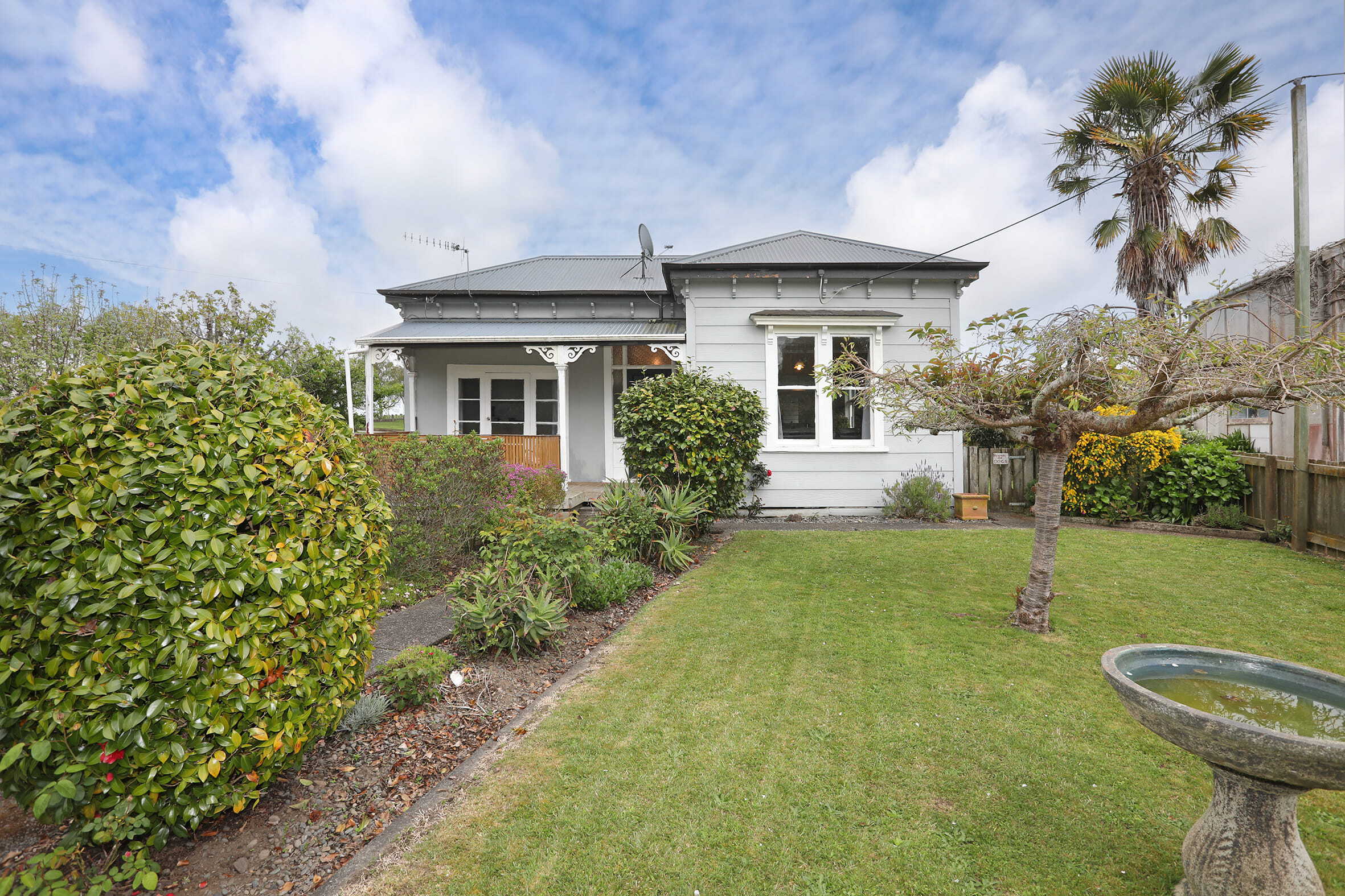 Property Picture: Quiet country living close to town