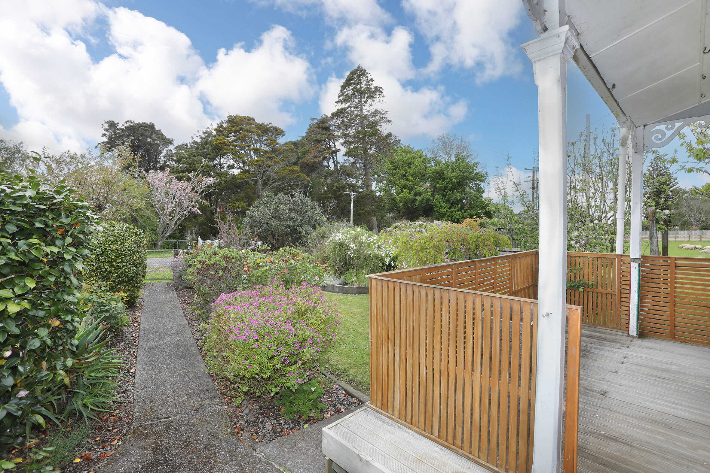 Property Picture: Quiet country living close to town