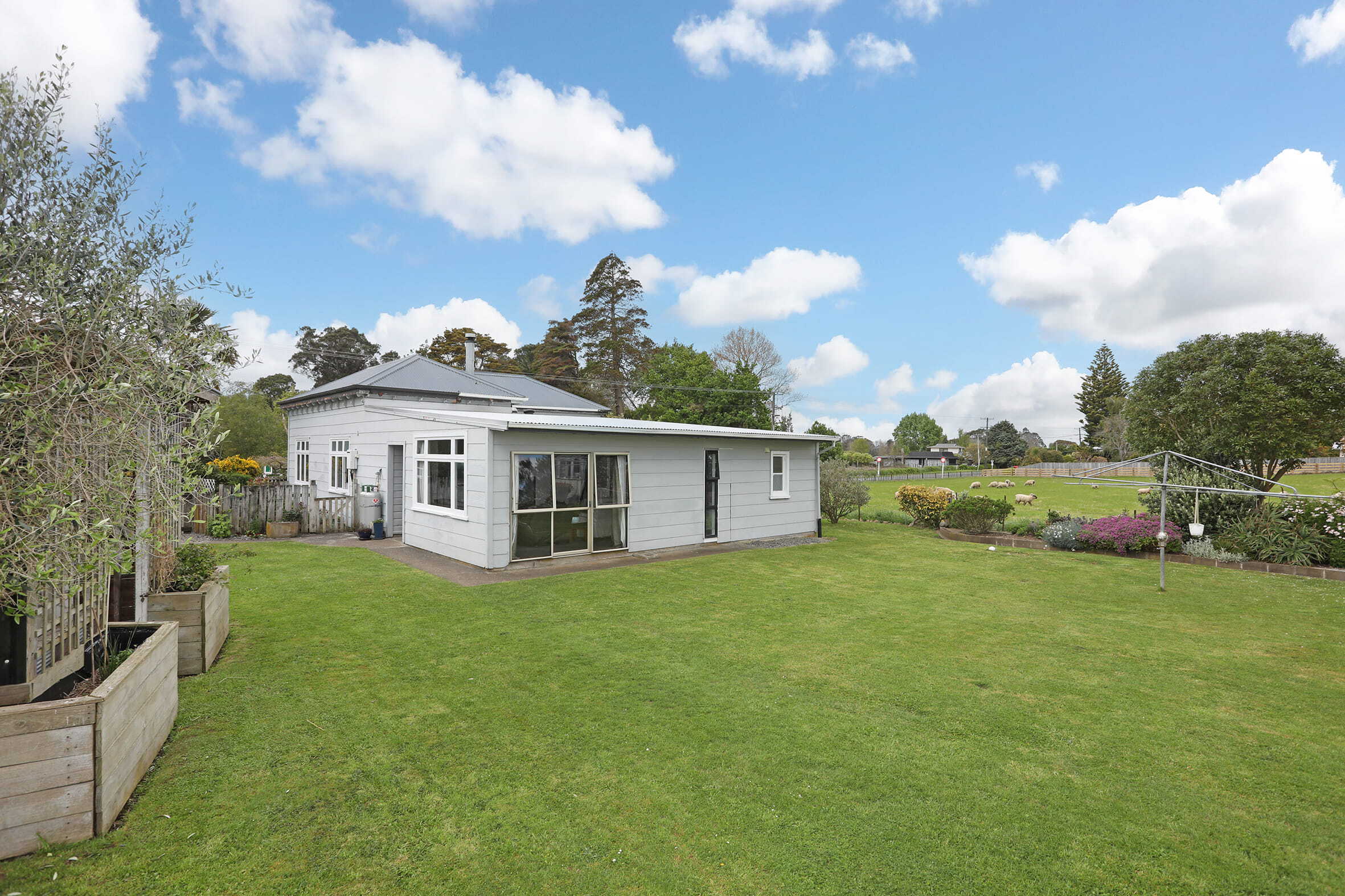 Property Picture: Quiet country living close to town