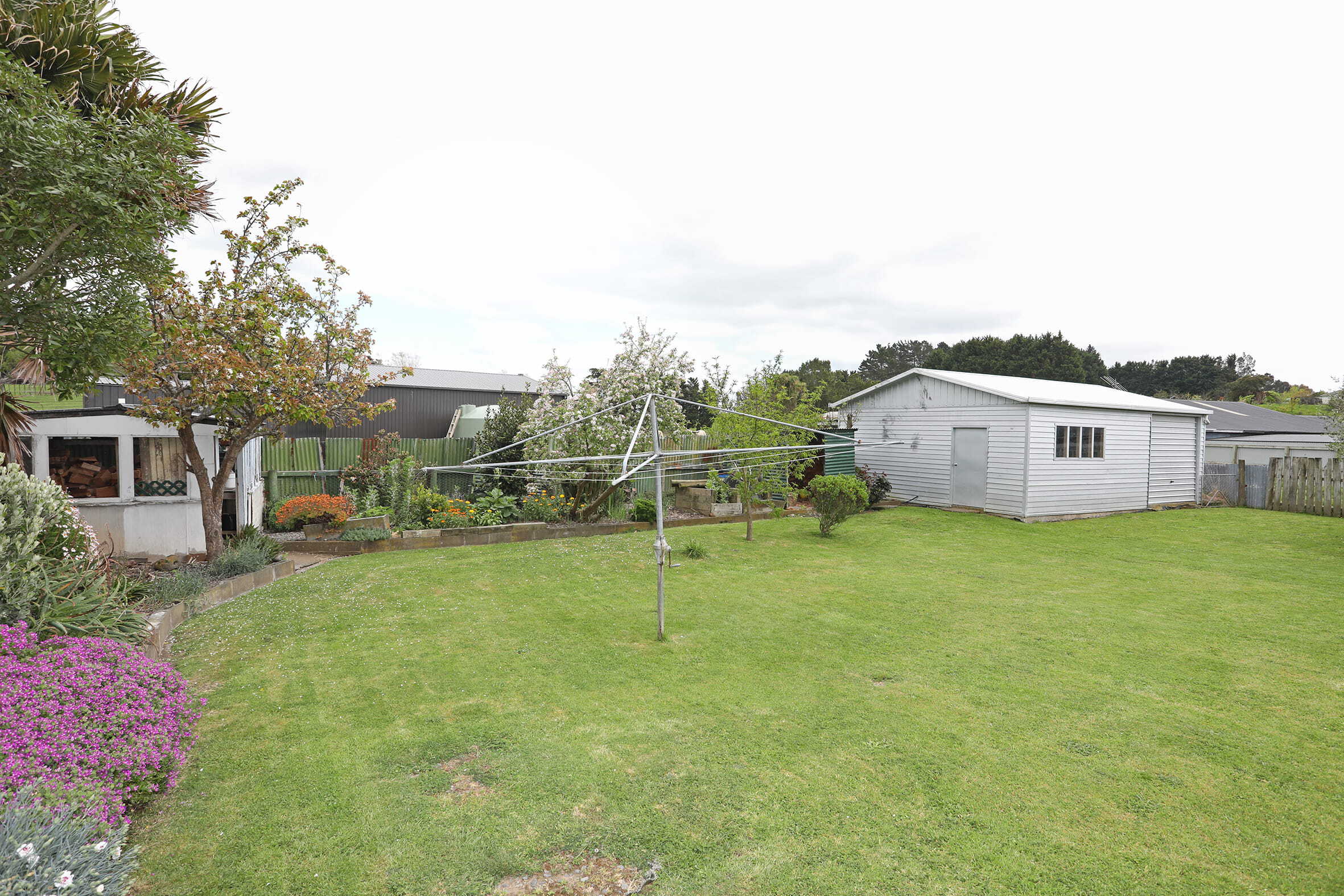Property Picture: Quiet country living close to town