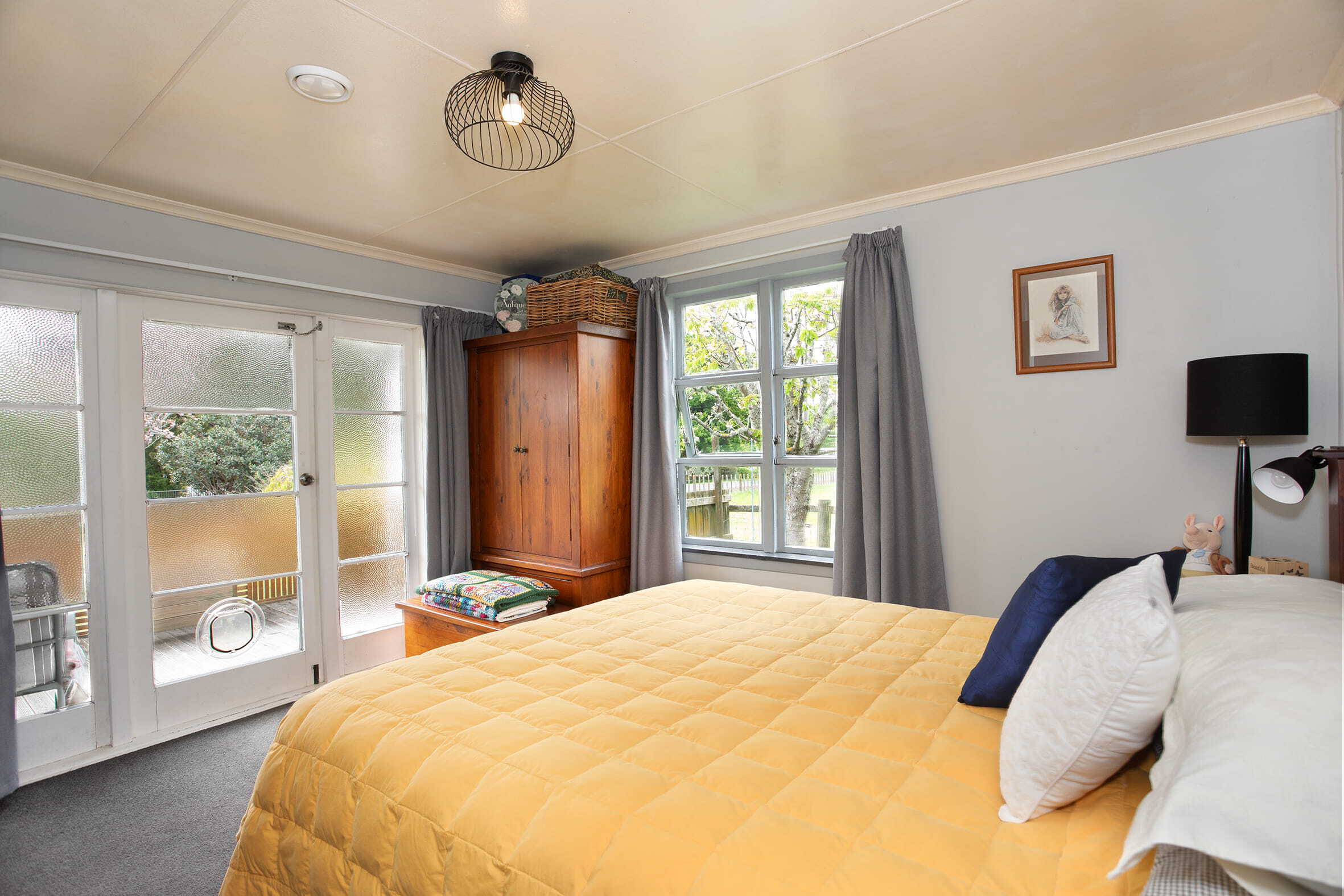 Property Picture: Quiet country living close to town