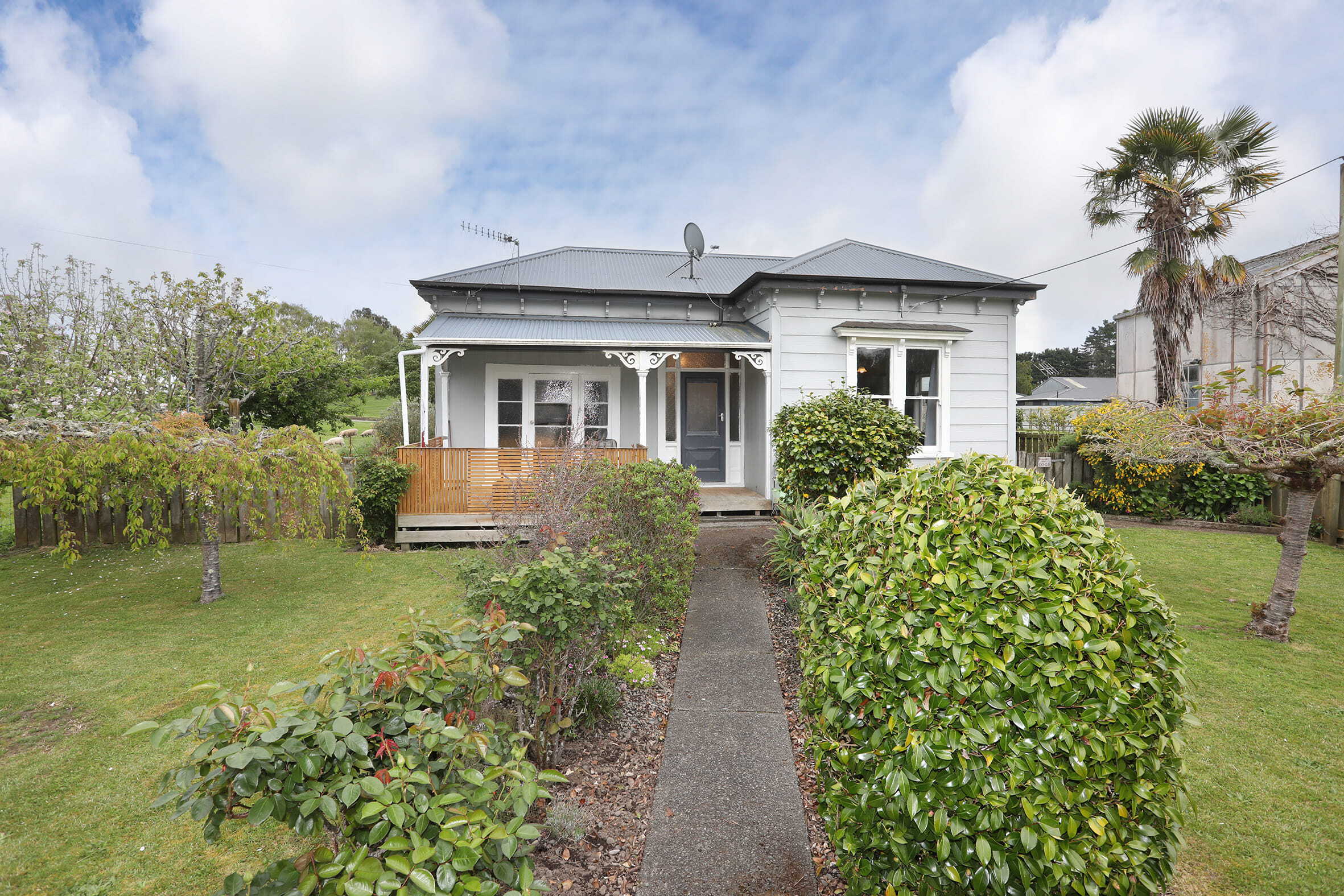 Property Picture: Quiet country living close to town