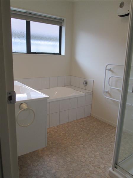 Paraparaumu - 4 Bedrooms