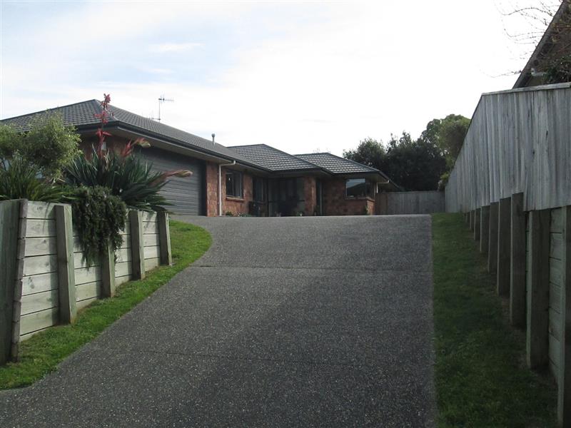 Paraparaumu - 4 Bedrooms