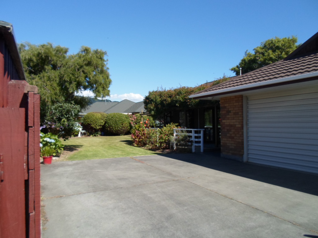 Waikanae - 4 Bedrooms