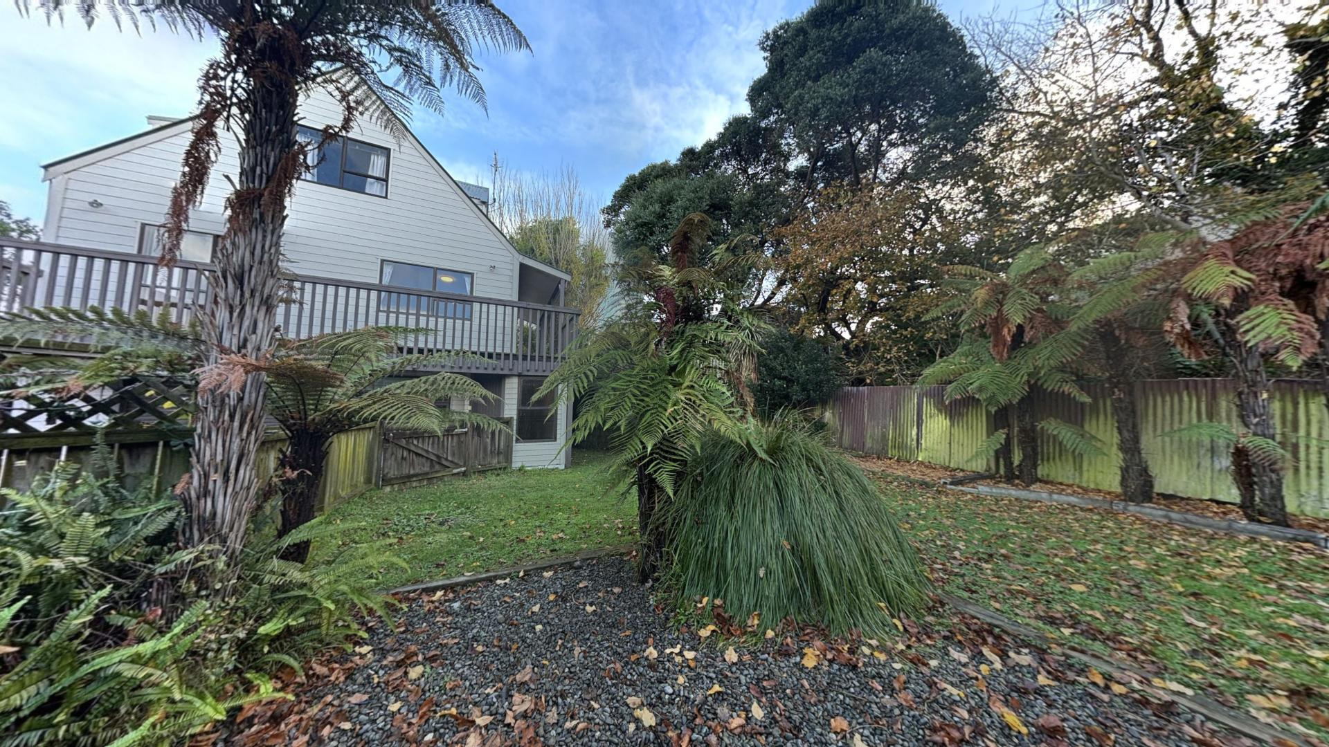 Raumati Beach - 4 Bedrooms