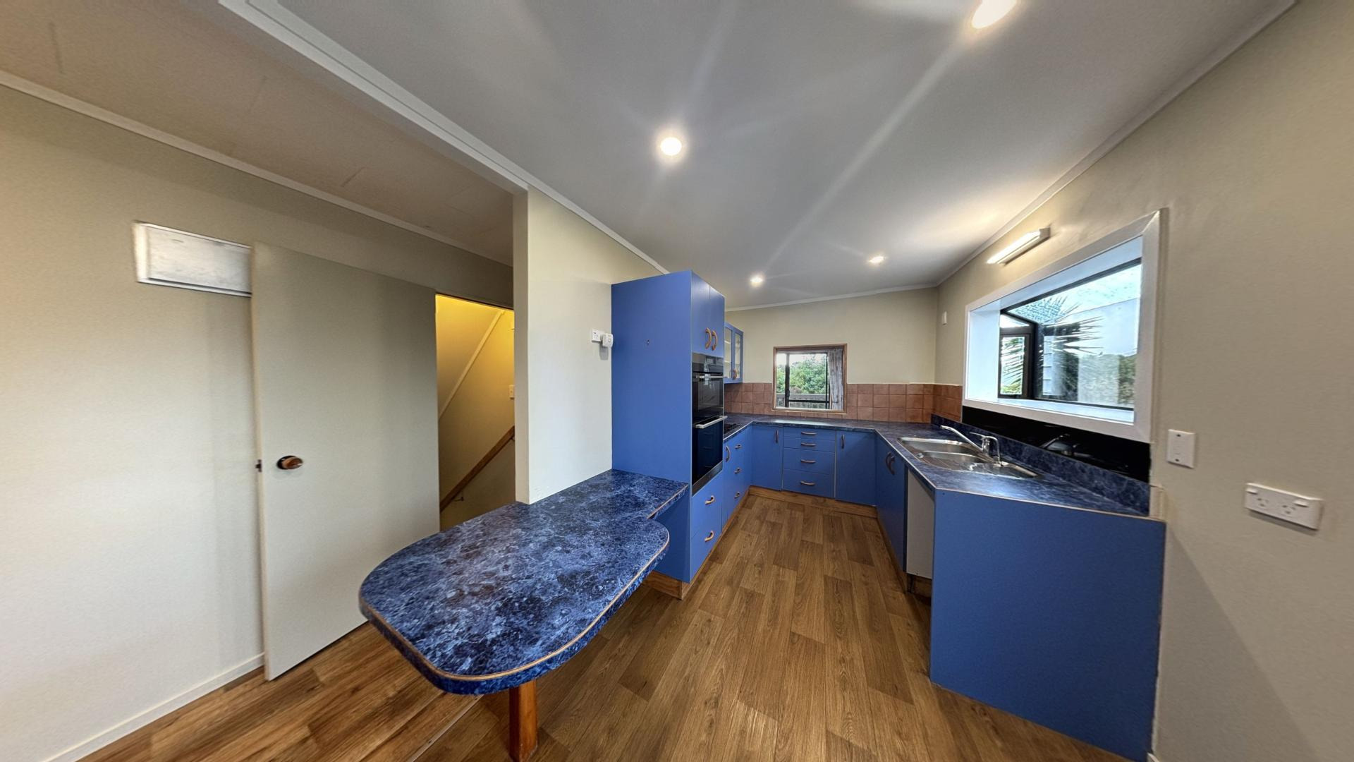 Raumati Beach - 4 Bedrooms