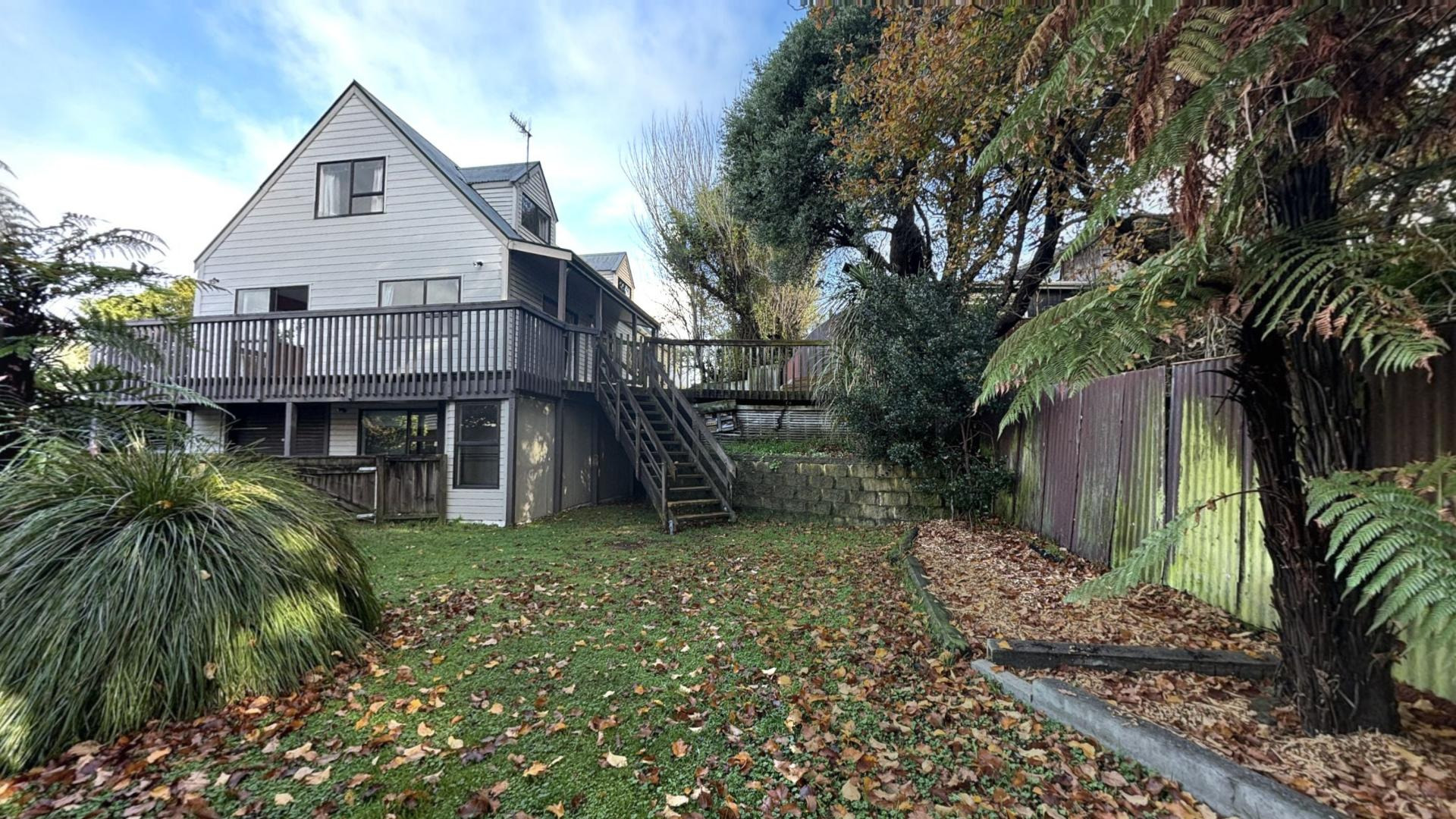 Raumati Beach - 4 Bedrooms