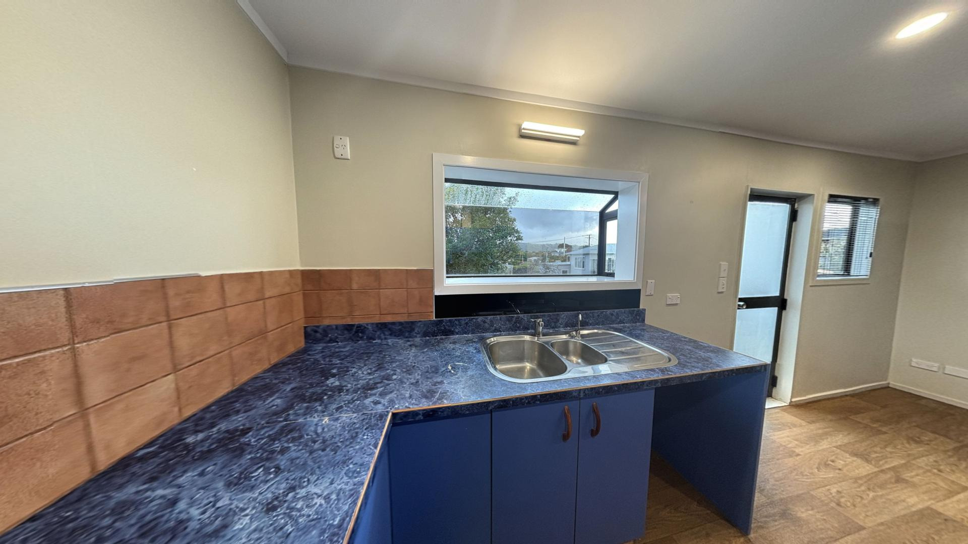 Raumati Beach - 4 Bedrooms