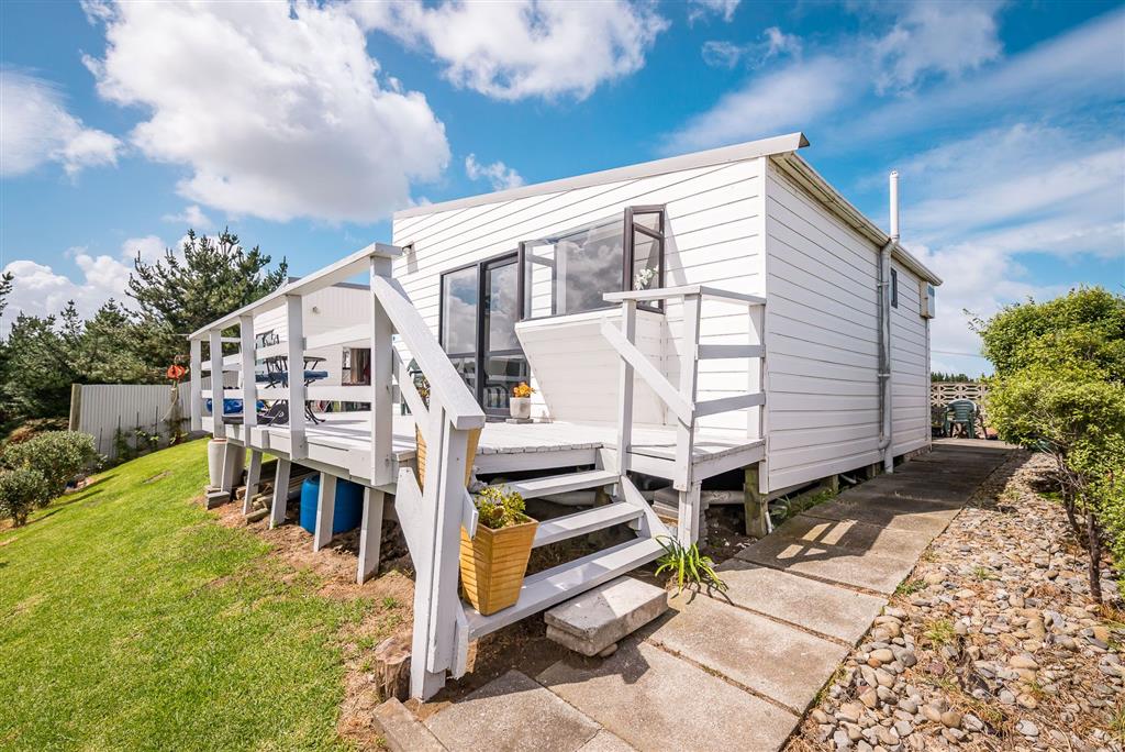 Hokio Beach - 3 Bedrooms